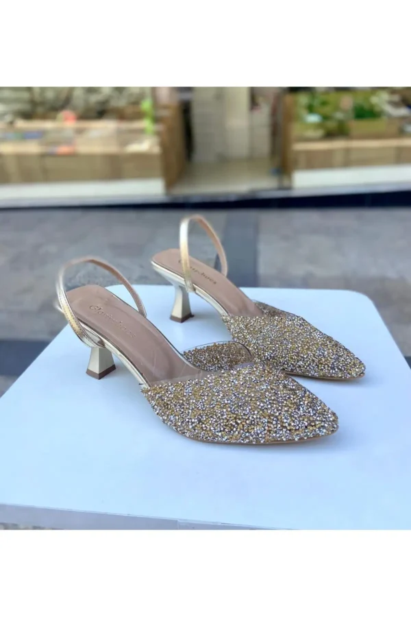 کفش مجلسی زنانه پاشنه‌دار ۶ سانتی‌متری با تزیینات طلا ۰۱۲۱۰ - 6230