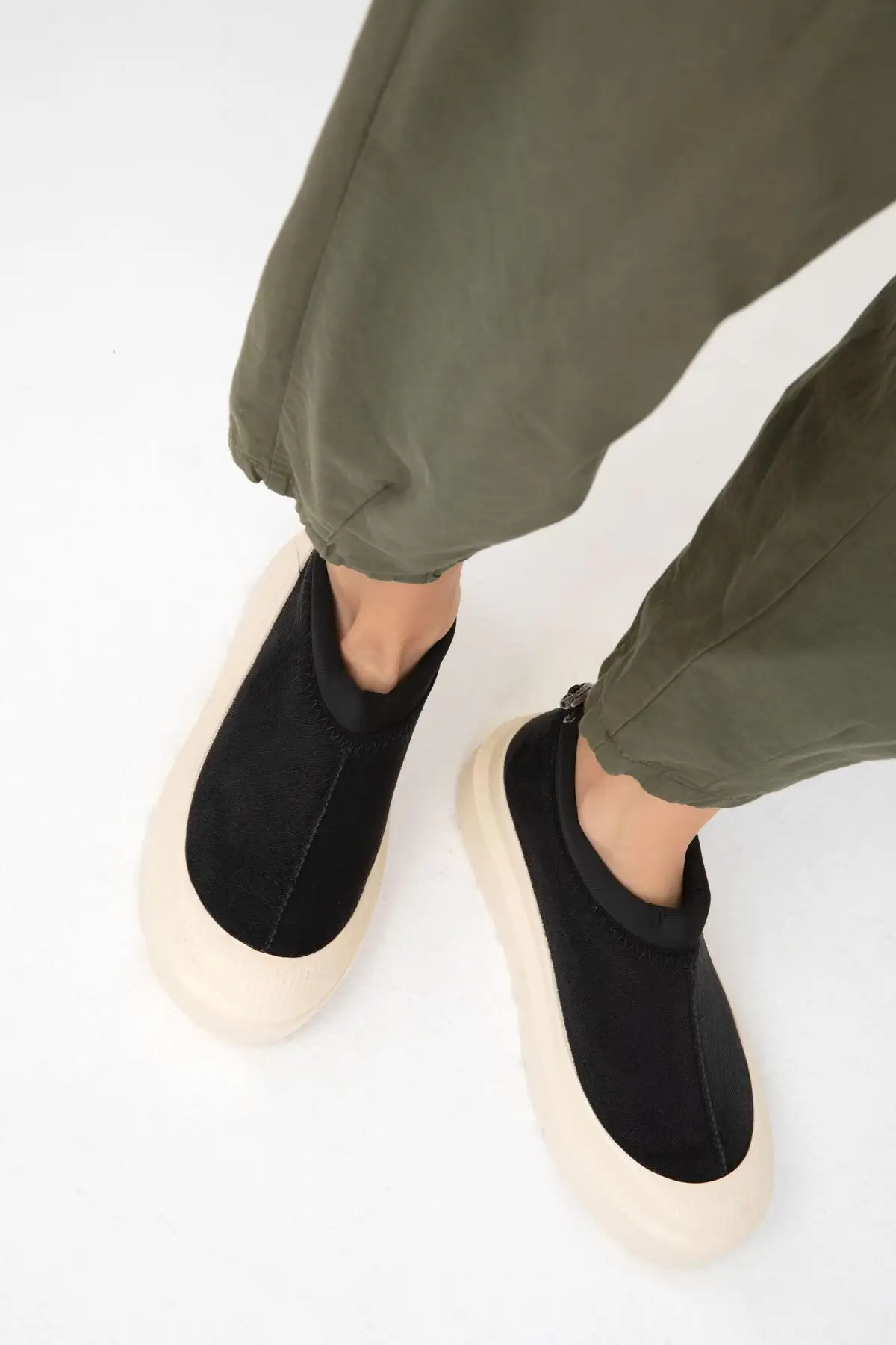 بوت و نیم بوت زنانه ی مشکی 19719 - 6704 بوت و نیم بوت زنانه ی مشکی 19719 - 6704