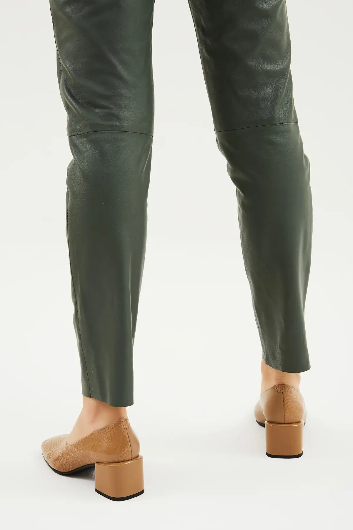 کفش اداری زنانه  پاشنهدار چرمی  33 2441289-2 Bn Ayk Y23 - 6267 کفش اداری زنانه پاشنهدار چرمی 33 2441289-2 Bn Ayk Y23 - 6267