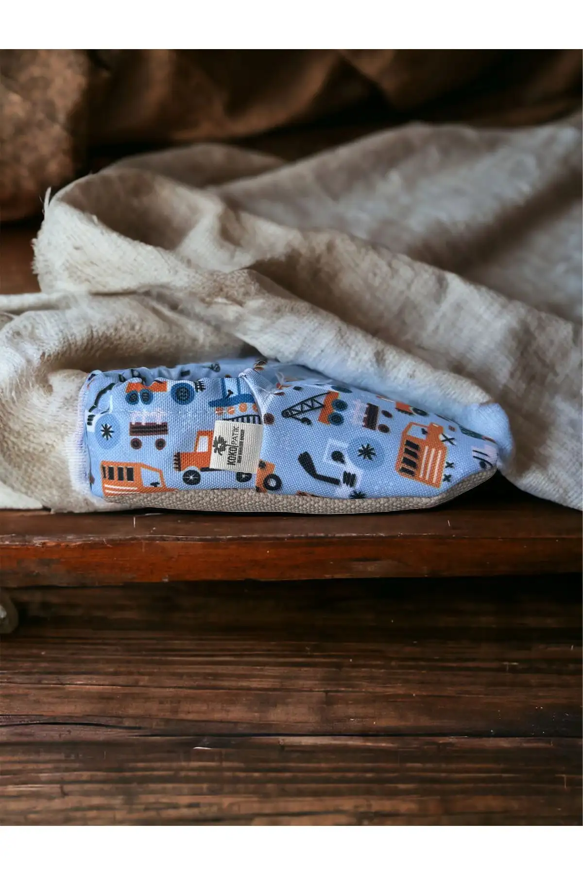 کفش نوزاد پسر 1. راحتی ضد لغزش 2. پاپوش بچه‌گانه از پنبه ارگانیک 3. پاپوش با طرح ماشین‌های صنعتی - 6547