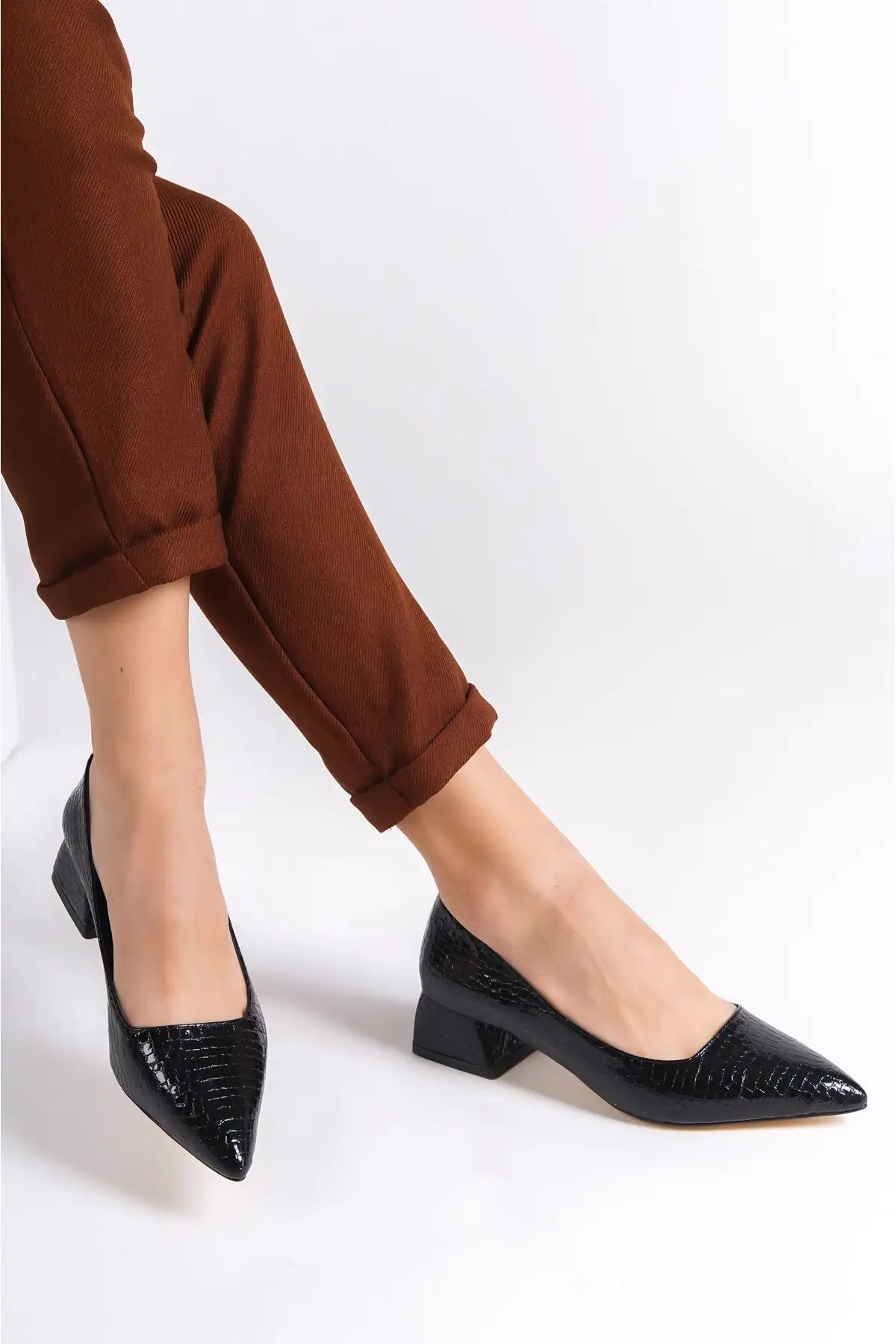 کفش پاشنه بلند زنانه   کوتاه  با نوک تیز و طرحدار مشاهدهگر بامزه - 6321 کفش پاشنه بلند زنانه کوتاه با نوک تیز و طرحدار مشاهدهگر بامزه - 6321