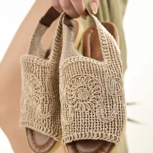 کفش صندل زنانه حصیری قهوه‌ای با بافت و دوخت گلدوزی شده - جدیدترین فصل ‌های تابستانی برای ساحل و تعطیلات - 6421