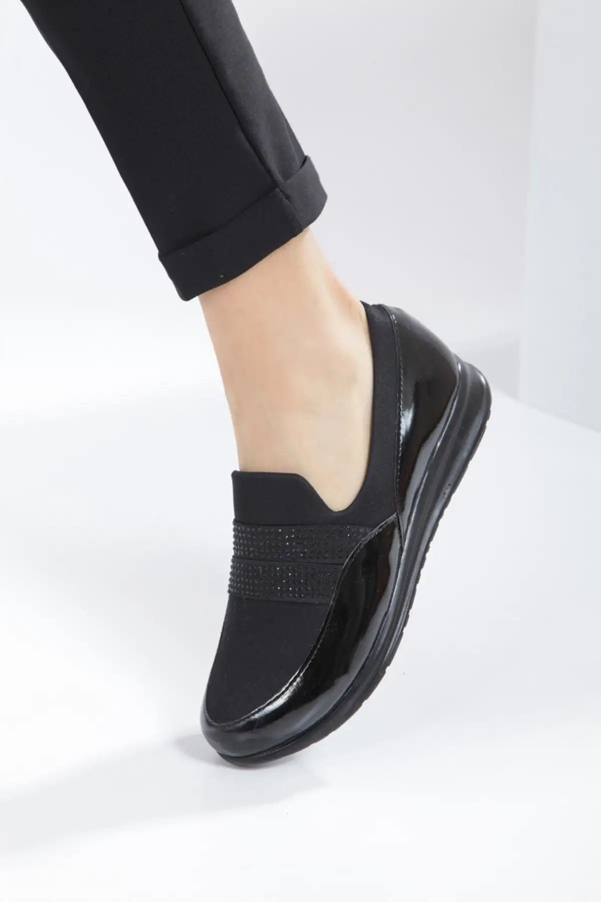 کفش اداری زنانه کلاسیک روزمره با کفی نرم، تمام اورتوپدیک و رنگ مشکی جیر - 6242 کفش اداری زنانه کلاسیک روزمره با کفی نرم، تمام اورتوپدیک و رنگ مشکی جیر - 6242