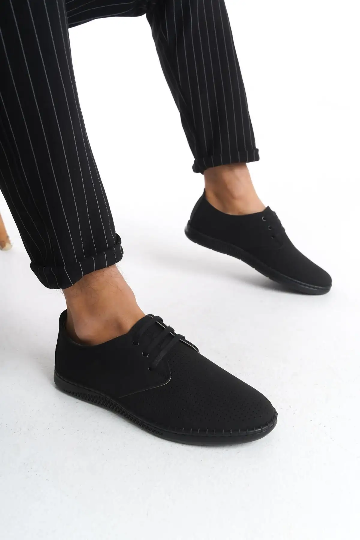 کفش روزمره مردانه   چرمی طبیعی راحتی با بند، سایز دقیق، نوک گرد و زیره انعطافپذیر - 6480 کفش روزمره مردانه چرمی طبیعی راحتی با بند، سایز دقیق، نوک گرد و زیره انعطافپذیر - 6480