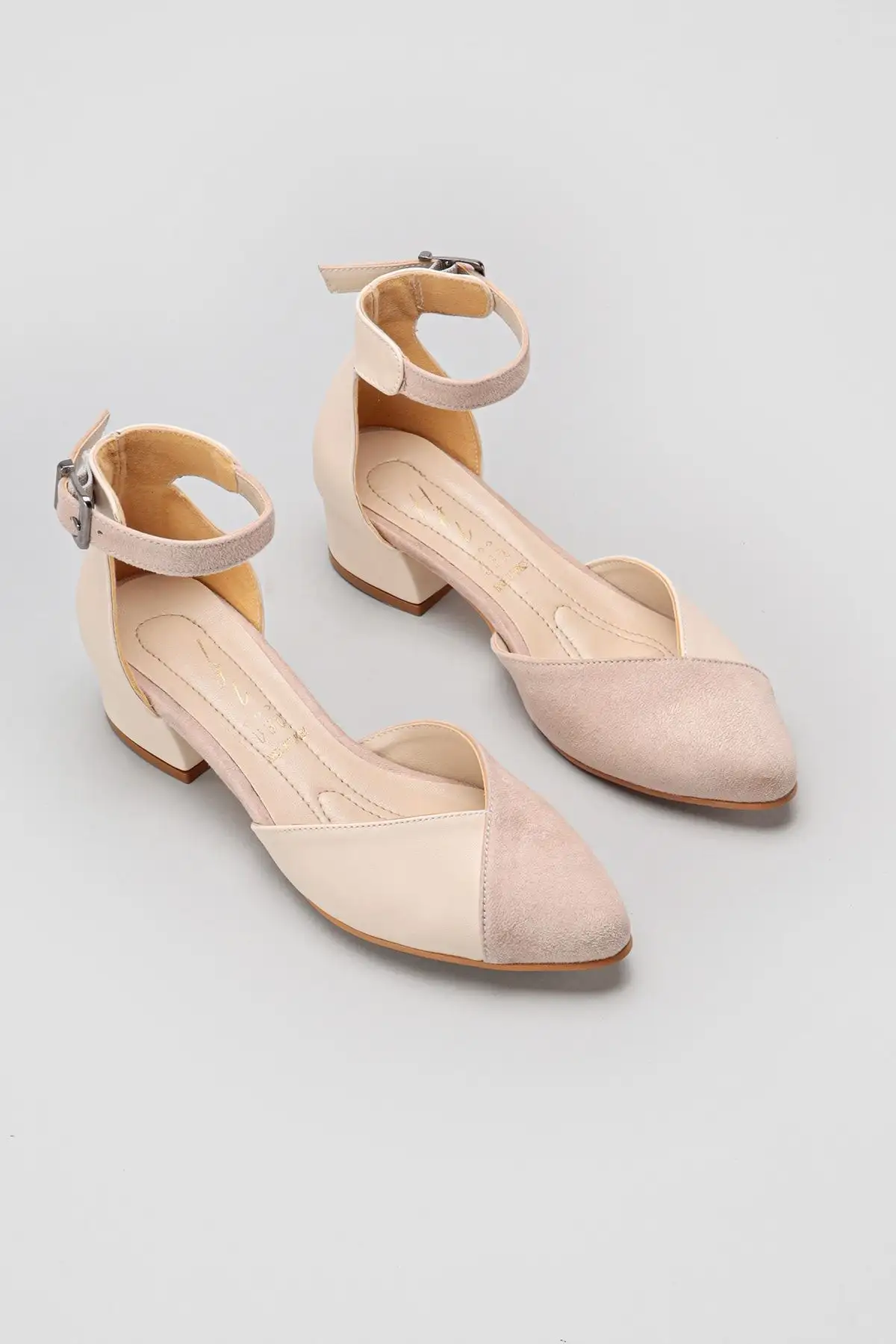 کفش صندل زنانه ساندال با پاشنه کوتاه و بند دور مچ، رنگ تنی، نوک تیز و رنگ بژ - 6400