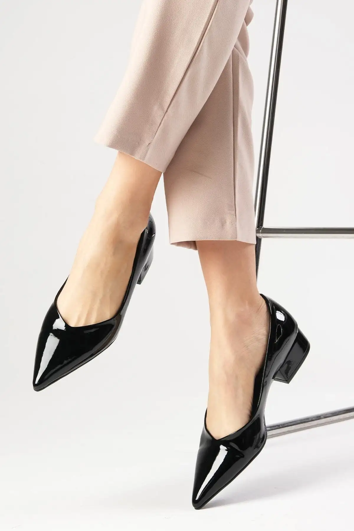 کفش اداری زنانه   ماری سیاه رنگ پاشنه کوتاه و براق - 6246 کفش اداری زنانه ماری سیاه رنگ پاشنه کوتاه و براق - 6246