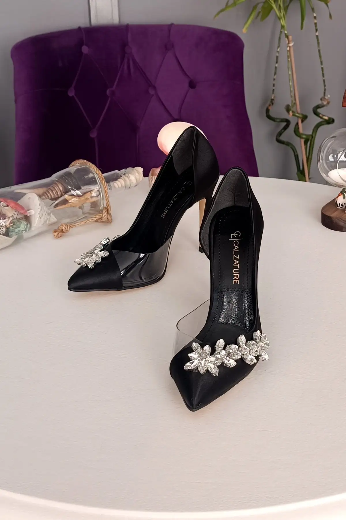 کفش مجلسی زنانه  پاشنه بلند  مشکی ساتن با پاشنه شفاف و سنگدار به ارتفاع 11 سانتیمتر - 6754 کفش مجلسی زنانه پاشنه بلند مشکی ساتن با پاشنه شفاف و سنگدار به ارتفاع 11 سانتیمتر - 6754