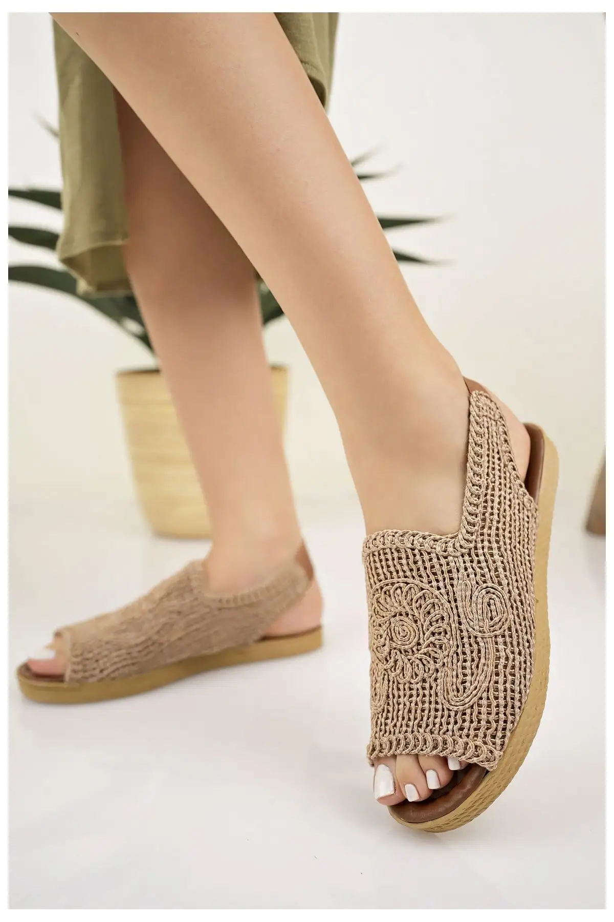 کفش صندل زنانه   حصیری قهوهای با بافت و دوخت گلدوزی شده - جدیدترین فصل های تابستانی برای ساحل و تعطیلات - 6421 کفش صندل زنانه حصیری قهوهای با بافت و دوخت گلدوزی شده - جدیدترین فصل های تابستانی برای ساحل و تعطیلات - 6421