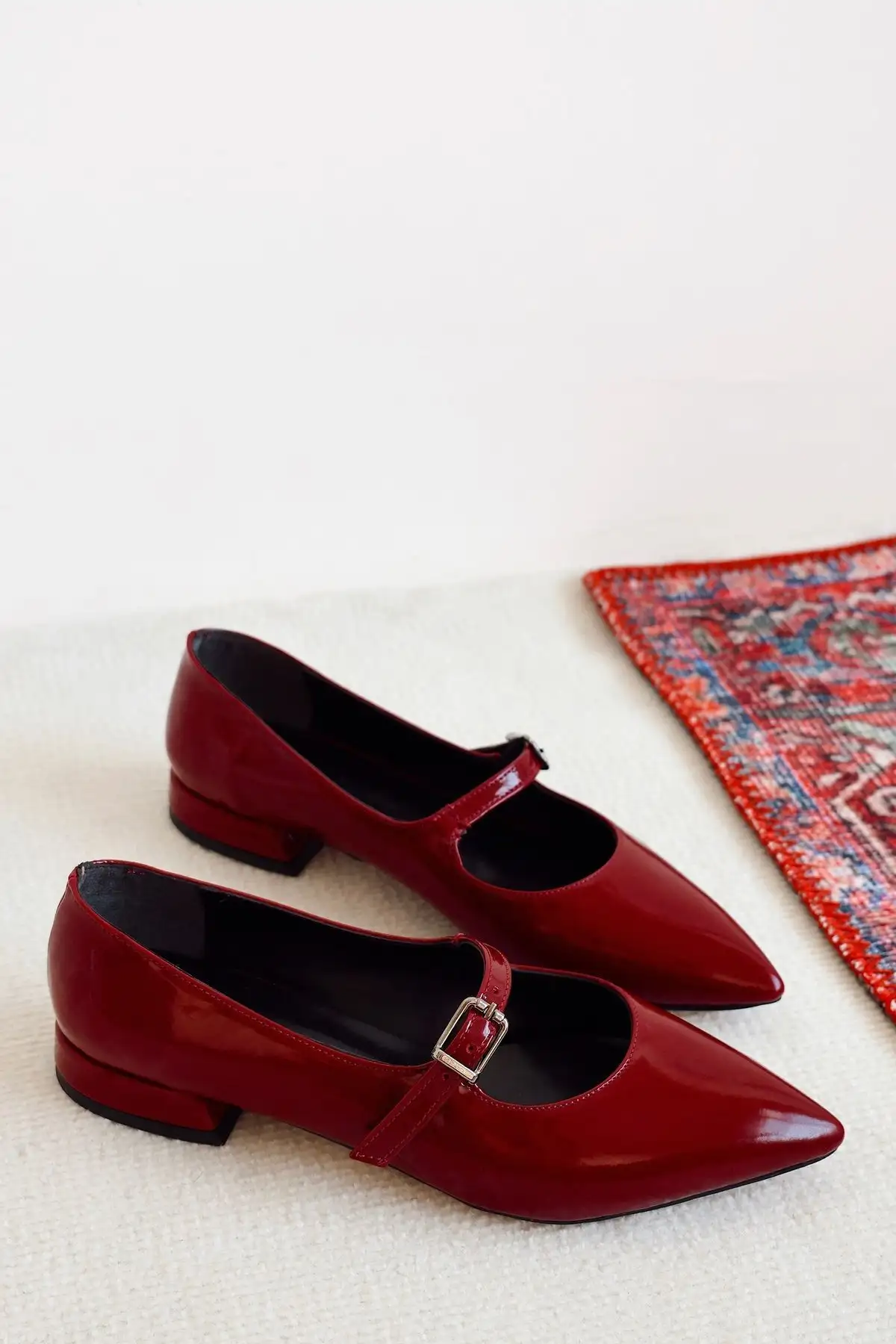 کفش اداری زنانه   پاشنه کوتاه با نوک تیز و پشتی بسته و کلاهدار - 6270 کفش اداری زنانه پاشنه کوتاه با نوک تیز و پشتی بسته و کلاهدار - 6270