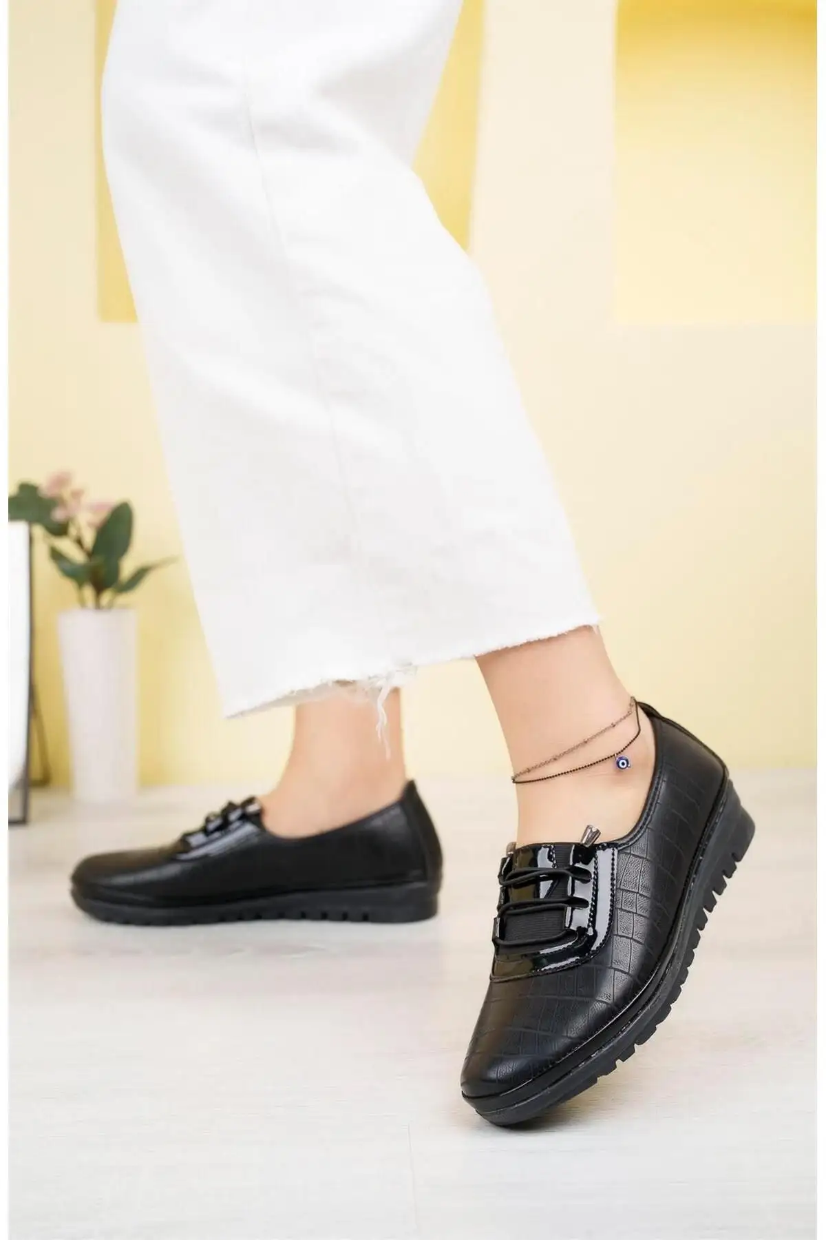 کفش ورزشی روزمره  زنانه سیاه چرم  راحت با کفی طبی و زیره ضد لغزش - 6626 کفش ورزشی روزمره زنانه سیاه چرم راحت با کفی طبی و زیره ضد لغزش - 6626