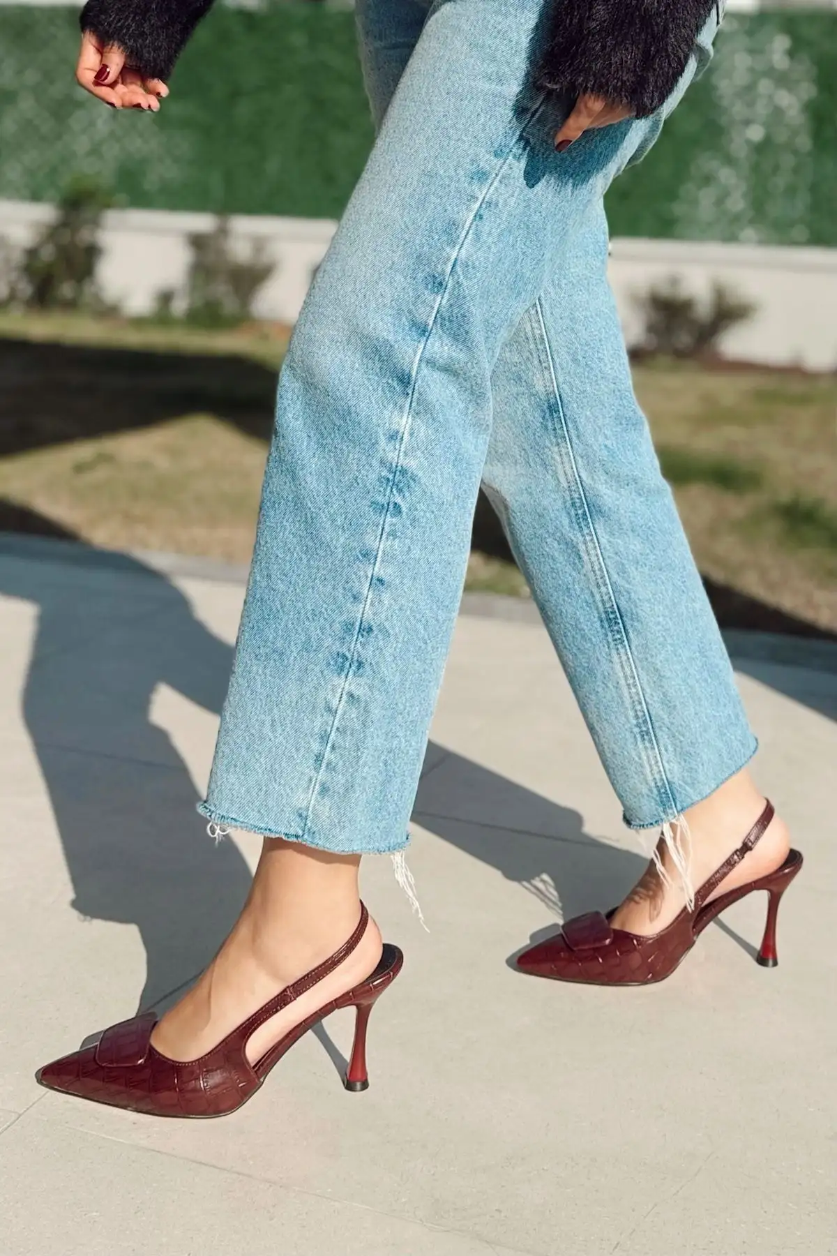 کفش اداری زنانه  پاشنه بلند  با نوک تیز و عقب باز، مدل ویرل توکا، مناسب برای مهمانیها و مراسمات رسمی. - 6266 کفش اداری زنانه پاشنه بلند با نوک تیز و عقب باز، مدل ویرل توکا، مناسب برای مهمانیها و مراسمات رسمی. - 6266