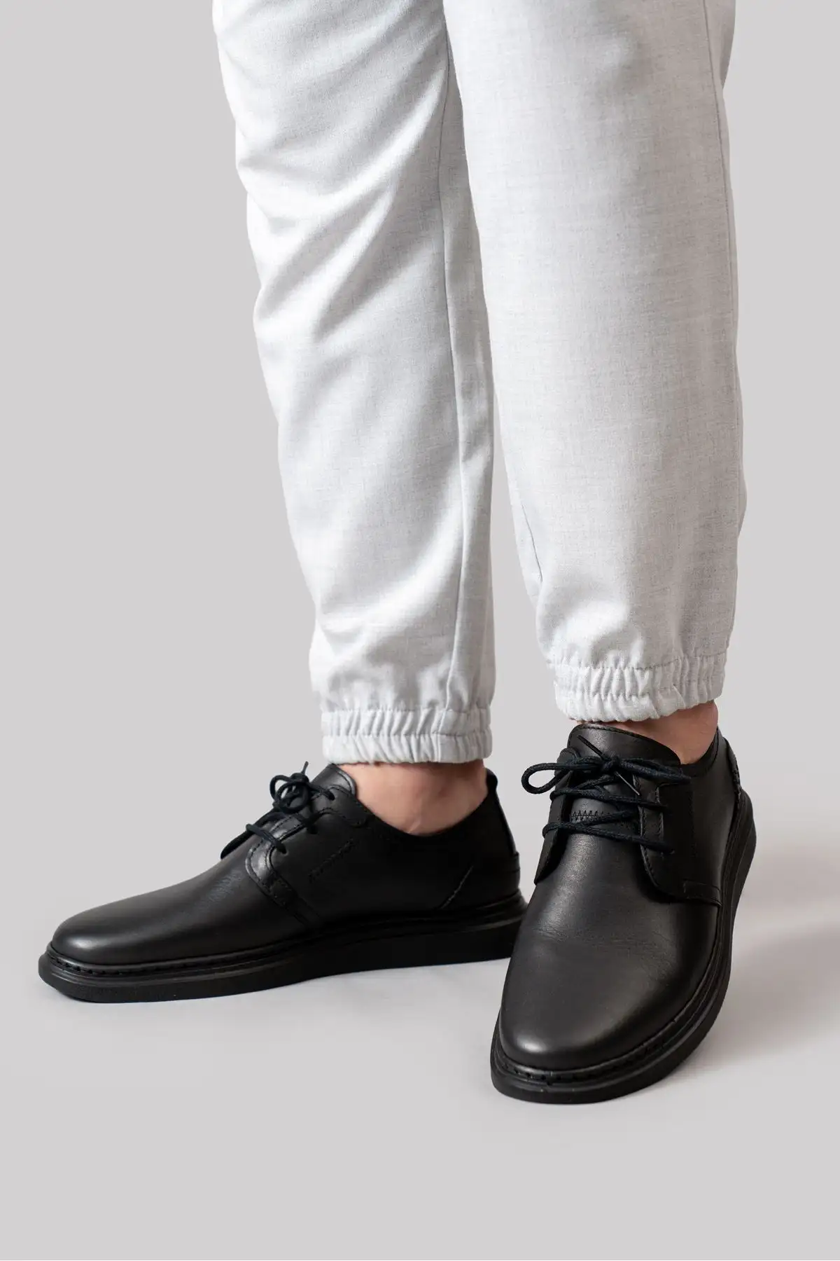 کفش روزمره مردانه 1.  کلاسیک
2.   از چرم طبیعی -
3.  لوفر
4.  راحتی - 7045 کفش روزمره مردانه 1. کلاسیک 2. از چرم طبیعی - 3. لوفر 4. راحتی - 7045