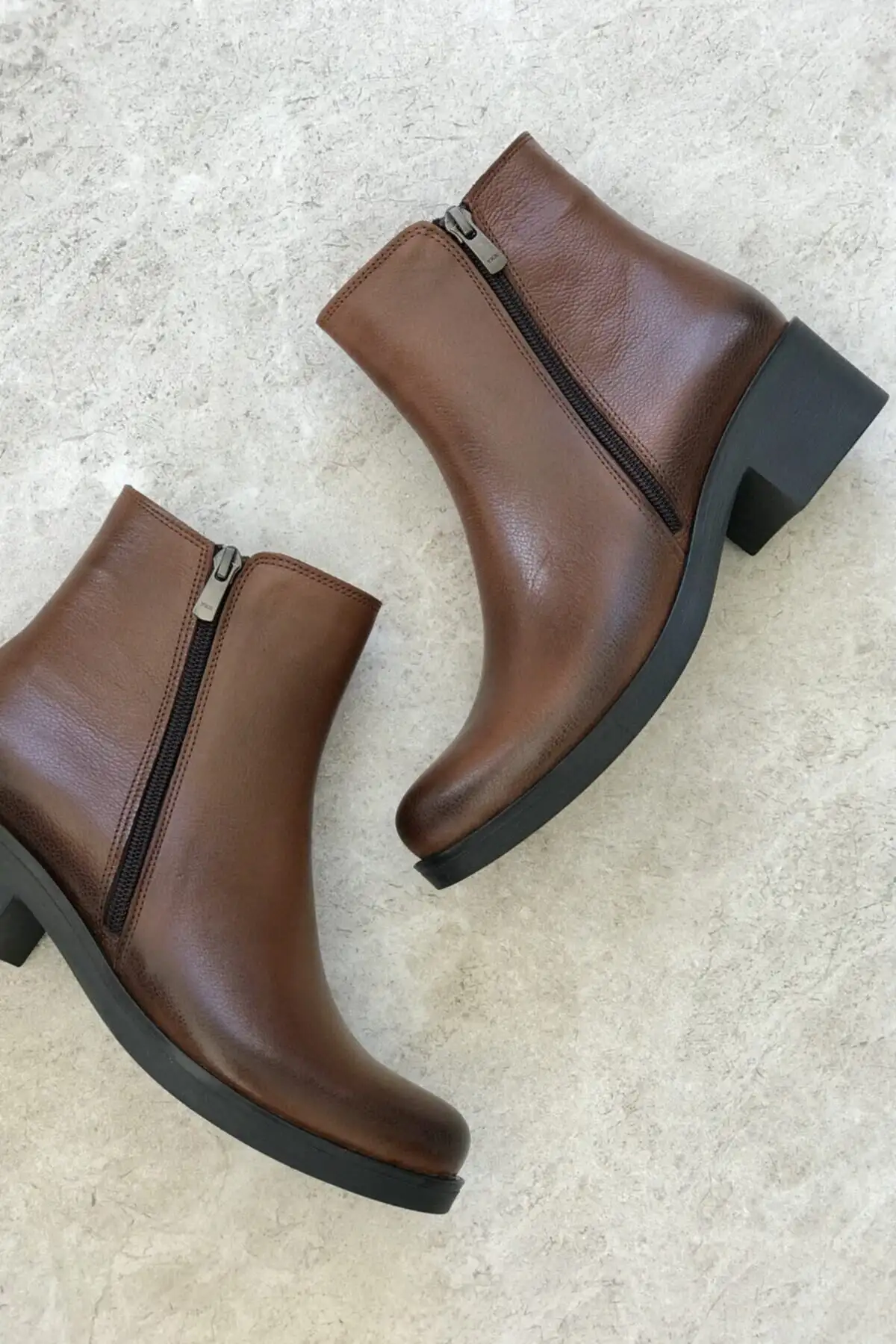 بوت و نیم بوت زنانه   ی  چرم طبیعی کرم - 6685 بوت و نیم بوت زنانه ی چرم طبیعی کرم - 6685