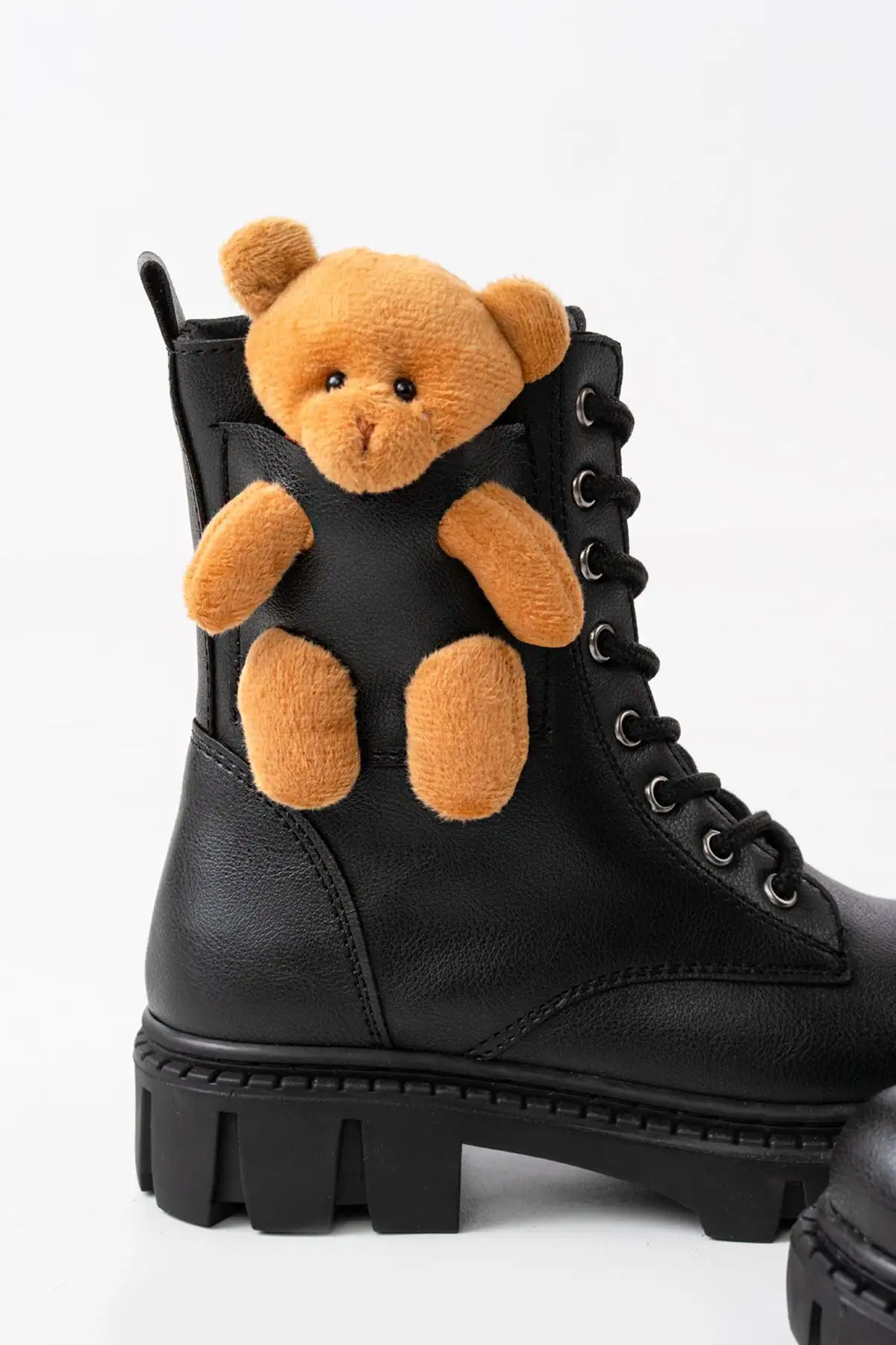 بوت بچگانه Bot کفی ضخیم و آناتومیک بچهگانه دخترانه با قابلیت ضد آب و تضمینی، دارای زیپ و بند و تزئین با عروسک خرس. - 5576 بوت بچگانه Bot کفی ضخیم و آناتومیک بچهگانه دخترانه با قابلیت ضد آب و تضمینی، دارای زیپ و بند و تزئین با عروسک خرس. - 5576