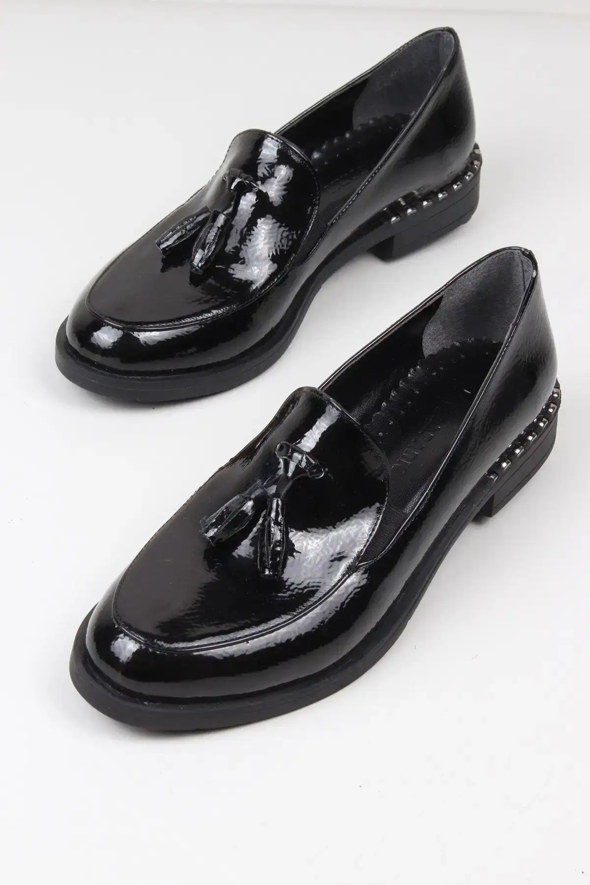 کفش اداری زنانه  لوافر  سیاه با پاشنه و طراحی کلاسیک روزمره مناسب برای محیط کار - 5710 کفش اداری زنانه لوافر سیاه با پاشنه و طراحی کلاسیک روزمره مناسب برای محیط کار - 5710