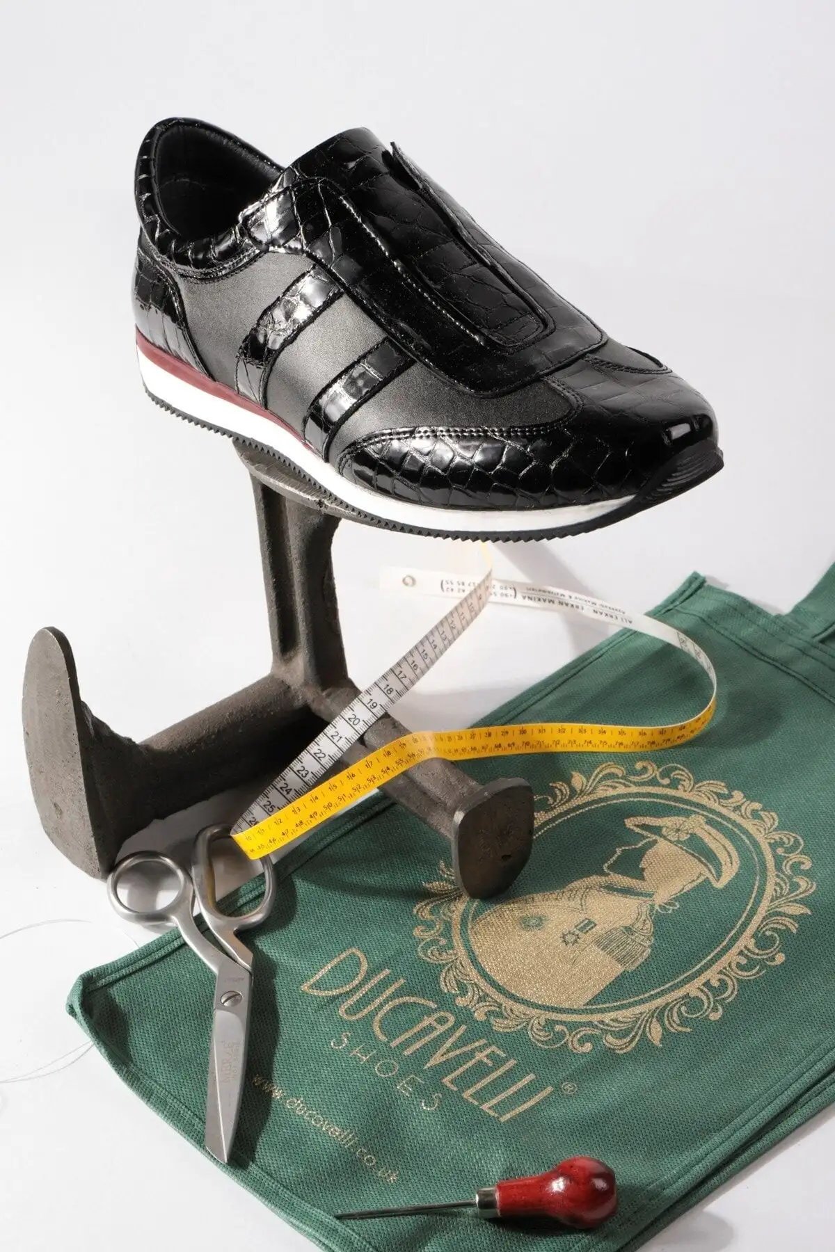 کفش سایز بزرگ مردانه  روزمره  چرمی شیک صنعتی سیاه - 6936 کفش سایز بزرگ مردانه روزمره چرمی شیک صنعتی سیاه - 6936