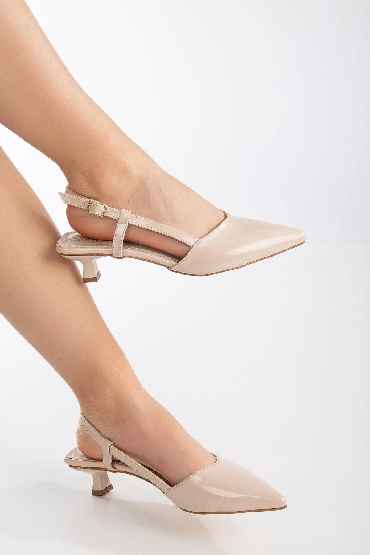 کفش پاشنه بلند زنانه  دار ۳ سانتیمتری با نوک تیز و قفلدار روگن بژ - 5762 کفش پاشنه بلند زنانه دار ۳ سانتیمتری با نوک تیز و قفلدار روگن بژ - 5762