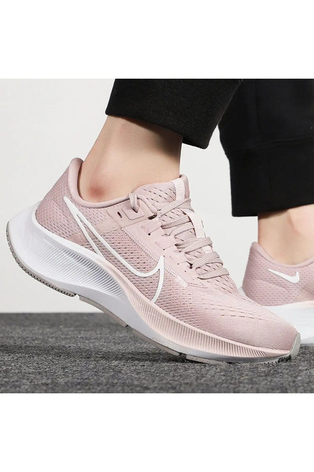 کفش ورزشی روزمره زنانه ایر زوم پگاسوس ۳۸ مدل Cw7358-103 - 7124