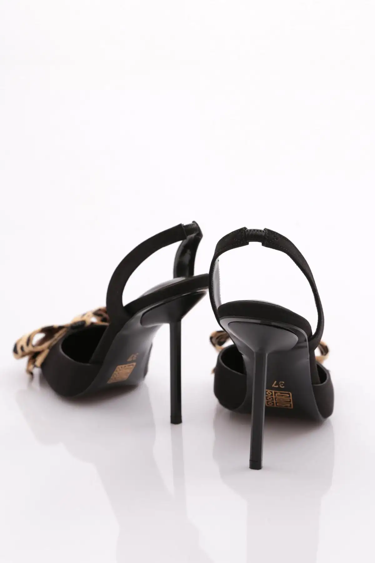 کفش پاشنه بلند زنانه  دار کلاسیک  مشکی ساتن 56593557 - 6807 کفش پاشنه بلند زنانه دار کلاسیک مشکی ساتن 56593557 - 6807