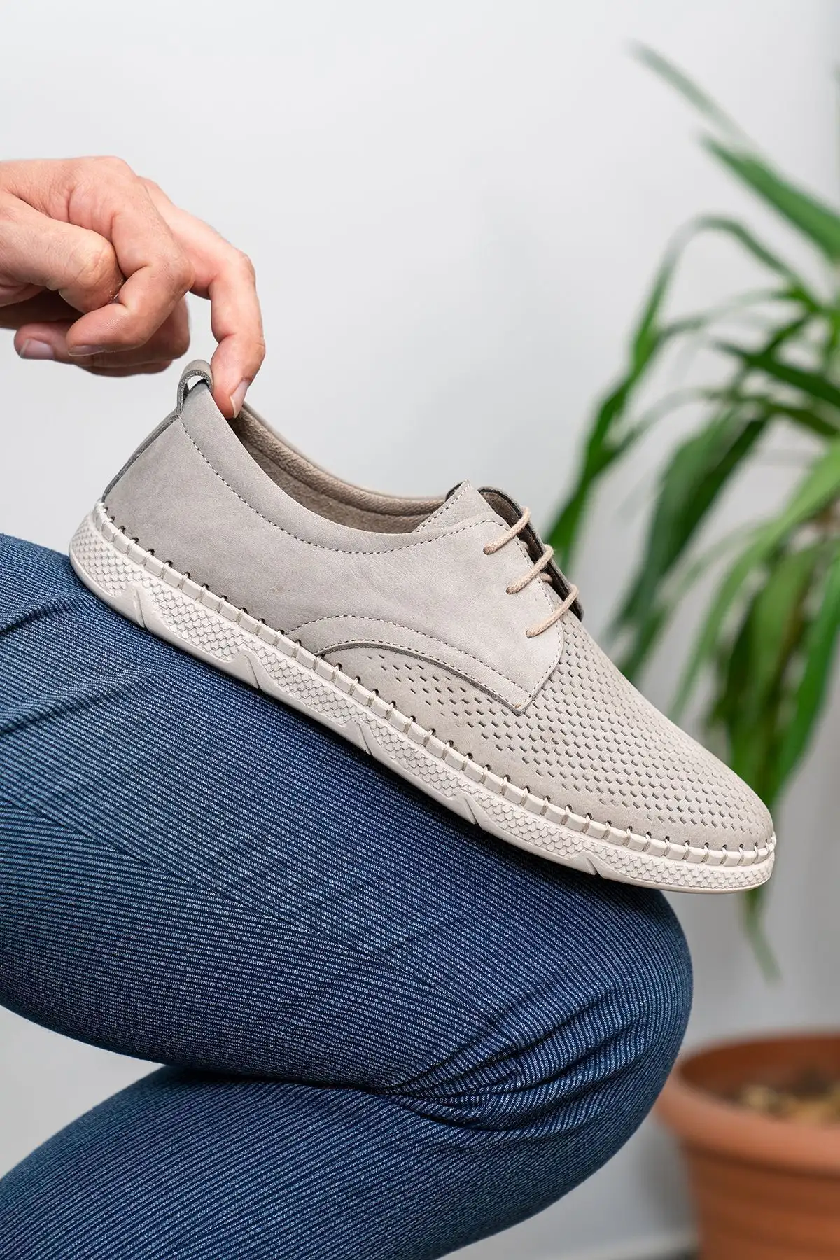 کفش روزمره مردانه 1.   چرمی اصل
2.
3.  تابستانی
4.  لوفر به رنگ بژ - 6483 کفش روزمره مردانه 1. چرمی اصل 2. 3. تابستانی 4. لوفر به رنگ بژ - 6483