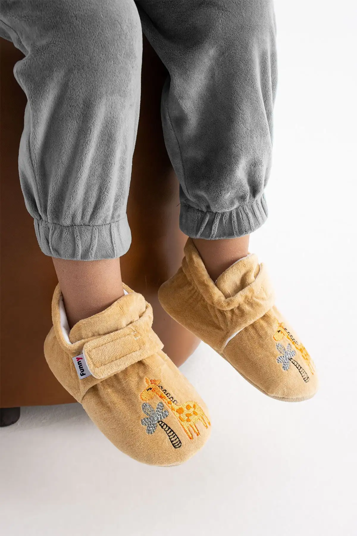 کفش نوزاد پسر پاندوف راحتی نرم با طراحی خاص و ارگونومیک، با زیرهی یهوشکی، بافت دار و ارگانیک - 6548 کفش نوزاد پسر پاندوف راحتی نرم با طراحی خاص و ارگونومیک، با زیرهی یهوشکی، بافت دار و ارگانیک - 6548