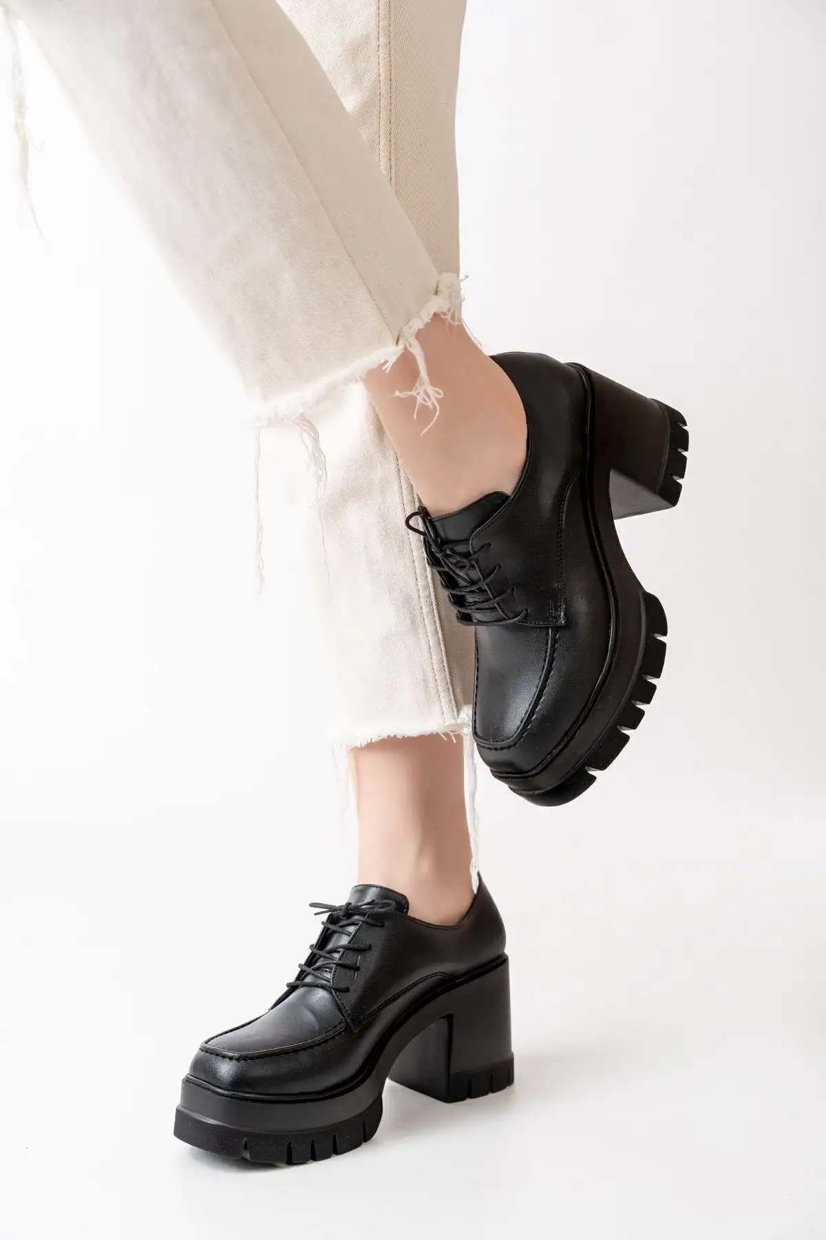 کفش اداری زنانه  پلتفرم  مشکی با بند و پاشنه ۸ سانتیمتری - 5725 کفش اداری زنانه پلتفرم مشکی با بند و پاشنه ۸ سانتیمتری - 5725