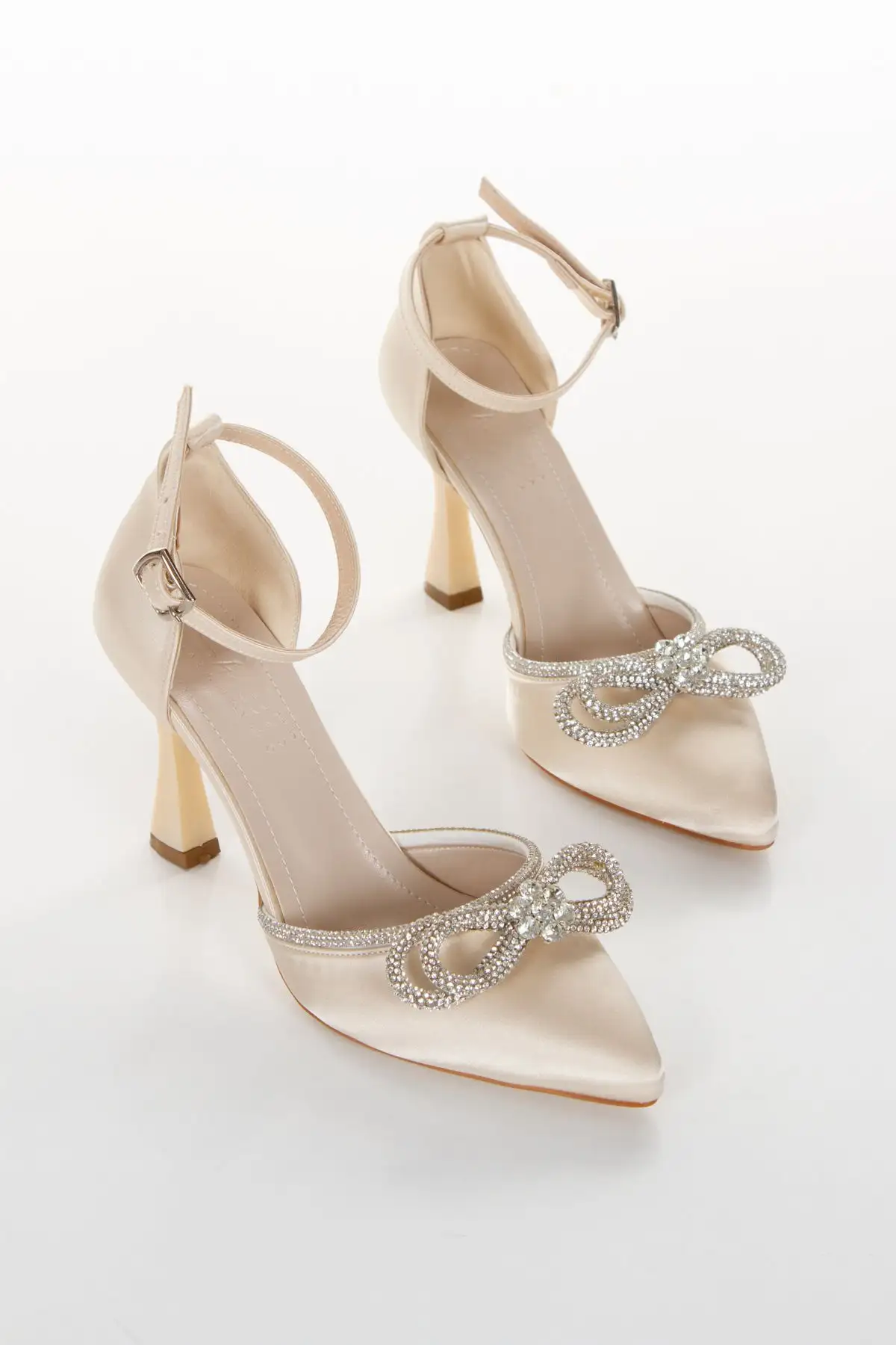 کفش مجلسی زنانه  پاشنه بلند  ساتن با گره زینتی Ten Saten Taş A086 - 6745 کفش مجلسی زنانه پاشنه بلند ساتن با گره زینتی Ten Saten Taş A086 - 6745