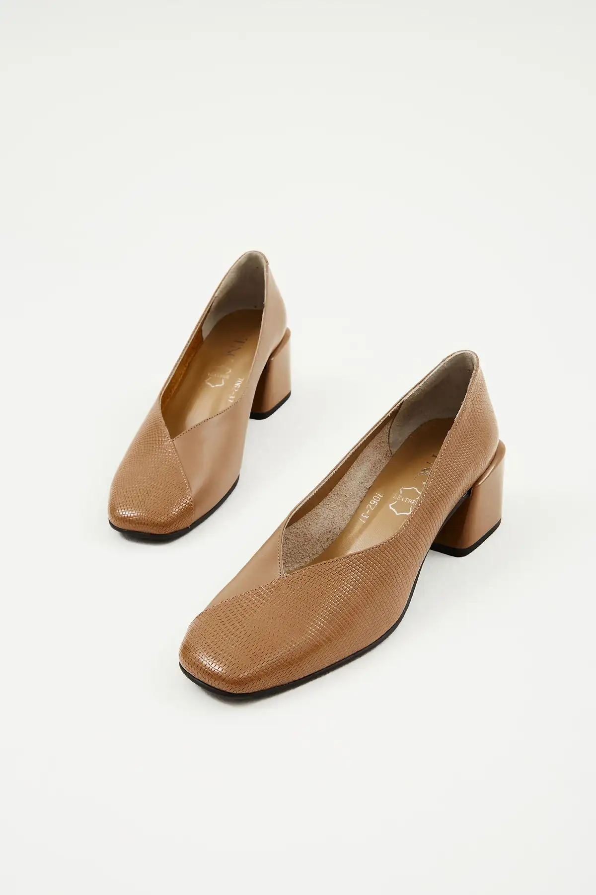 کفش اداری زنانه  پاشنهدار چرمی  33 2441289-2 Bn Ayk Y23 - 6267 کفش اداری زنانه پاشنهدار چرمی 33 2441289-2 Bn Ayk Y23 - 6267