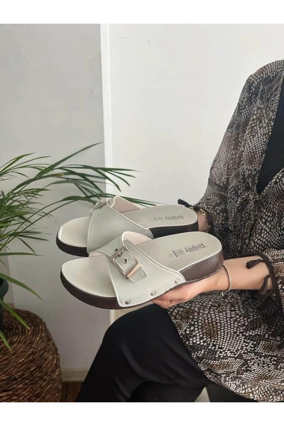 کفش راحتی خانه دمپایی زنانه با کفی آناتومیک طبی و کلاسیک، مدل تکبند، مناسب برای مادران و به عنوان دمپایی خیابانی. - 7006 کفش راحتی خانه دمپایی زنانه با کفی آناتومیک طبی و کلاسیک، مدل تکبند، مناسب برای مادران و به عنوان دمپایی خیابانی. - 7006