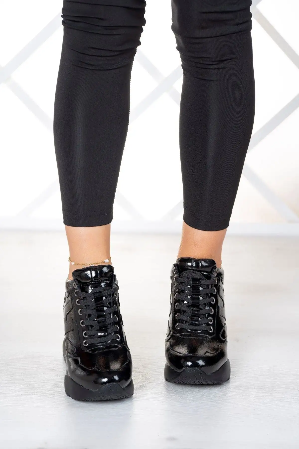 کفش پاشنه بلند زنانه  ورزشی  ماریای سیاه با پد مخفی و وگان - 5761 کفش پاشنه بلند زنانه ورزشی ماریای سیاه با پد مخفی و وگان - 5761