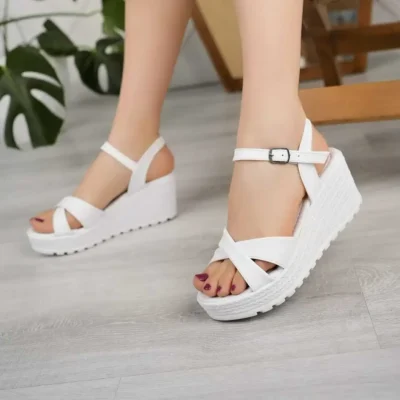 کفش صندل زنانه تابستانی پاشنه‌دار و سبک اورتپدیک با بندهای ضربدری سفید - 6408