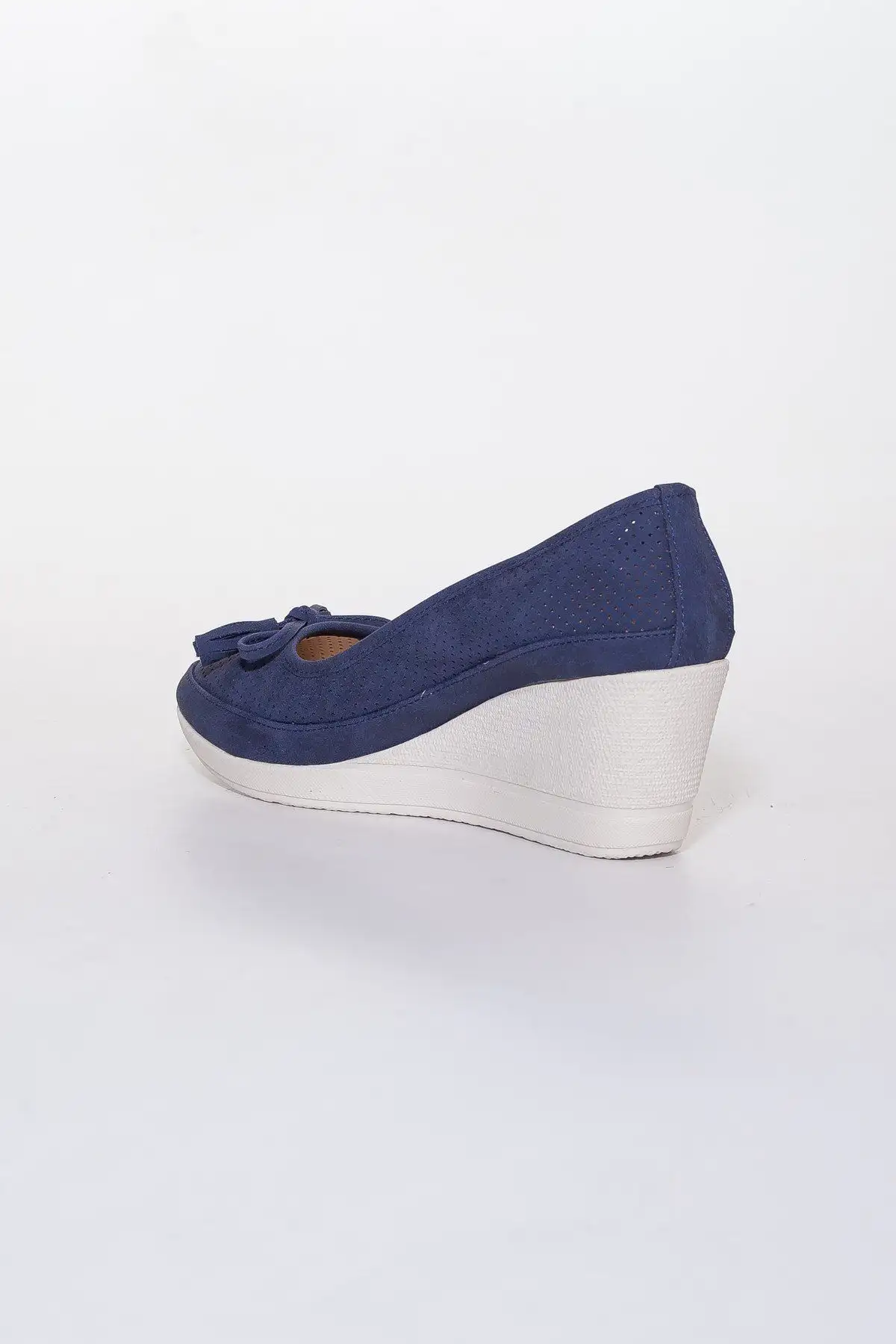 کفش پاشنه بلند زنانه  پاشنه   با کفی دولو و برش لیزری به رنگ سرمهای - 5765 کفش پاشنه بلند زنانه پاشنه با کفی دولو و برش لیزری به رنگ سرمهای - 5765