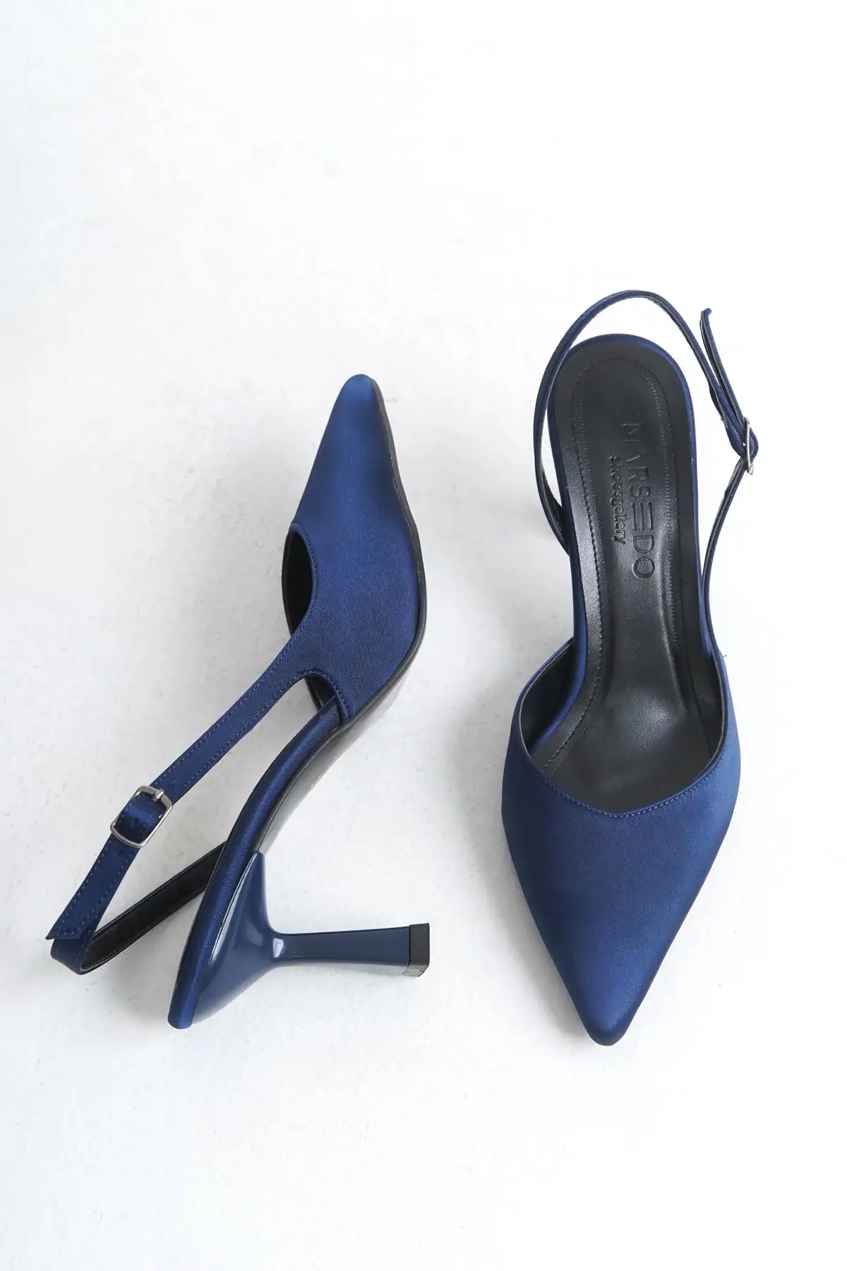 کفش پاشنه‌ بلند زنانه پاشنه سیه‌نا با نوک تیز و پشتی باز به رنگ سرمه‌ای - 6307