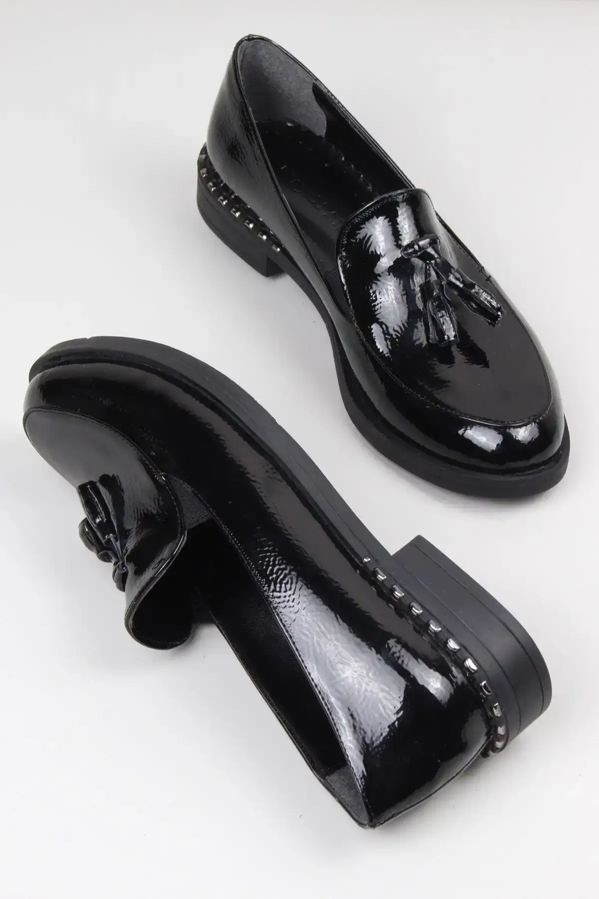 کفش اداری زنانه  لوافر  سیاه با پاشنه و طراحی کلاسیک روزمره مناسب برای محیط کار - 5710 کفش اداری زنانه لوافر سیاه با پاشنه و طراحی کلاسیک روزمره مناسب برای محیط کار - 5710