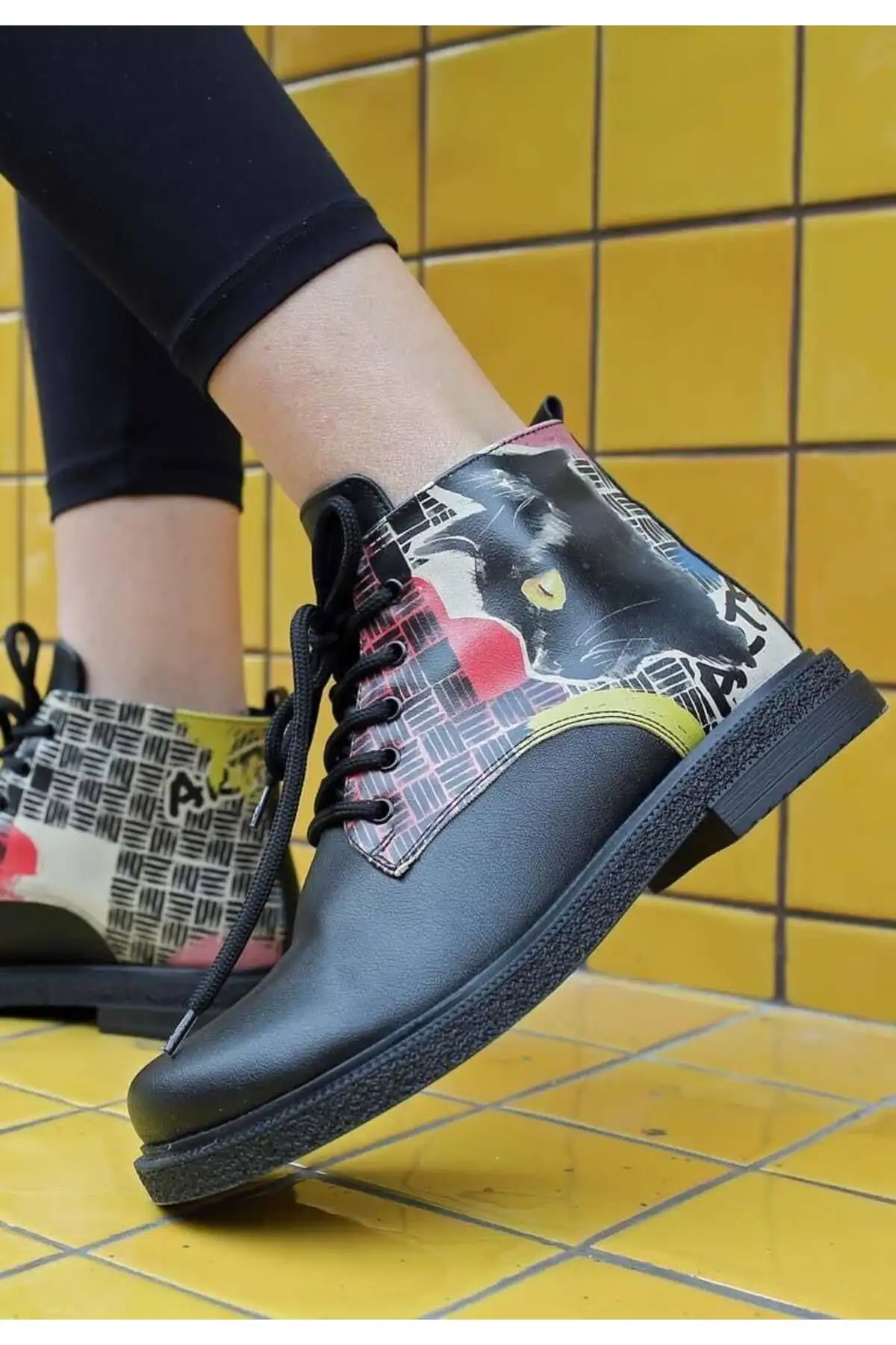 بوت و نیم‌ بوت زنانه کتاه با چرم گیاهی مشکی - طراحی کلاژ گربه هنری - 6182