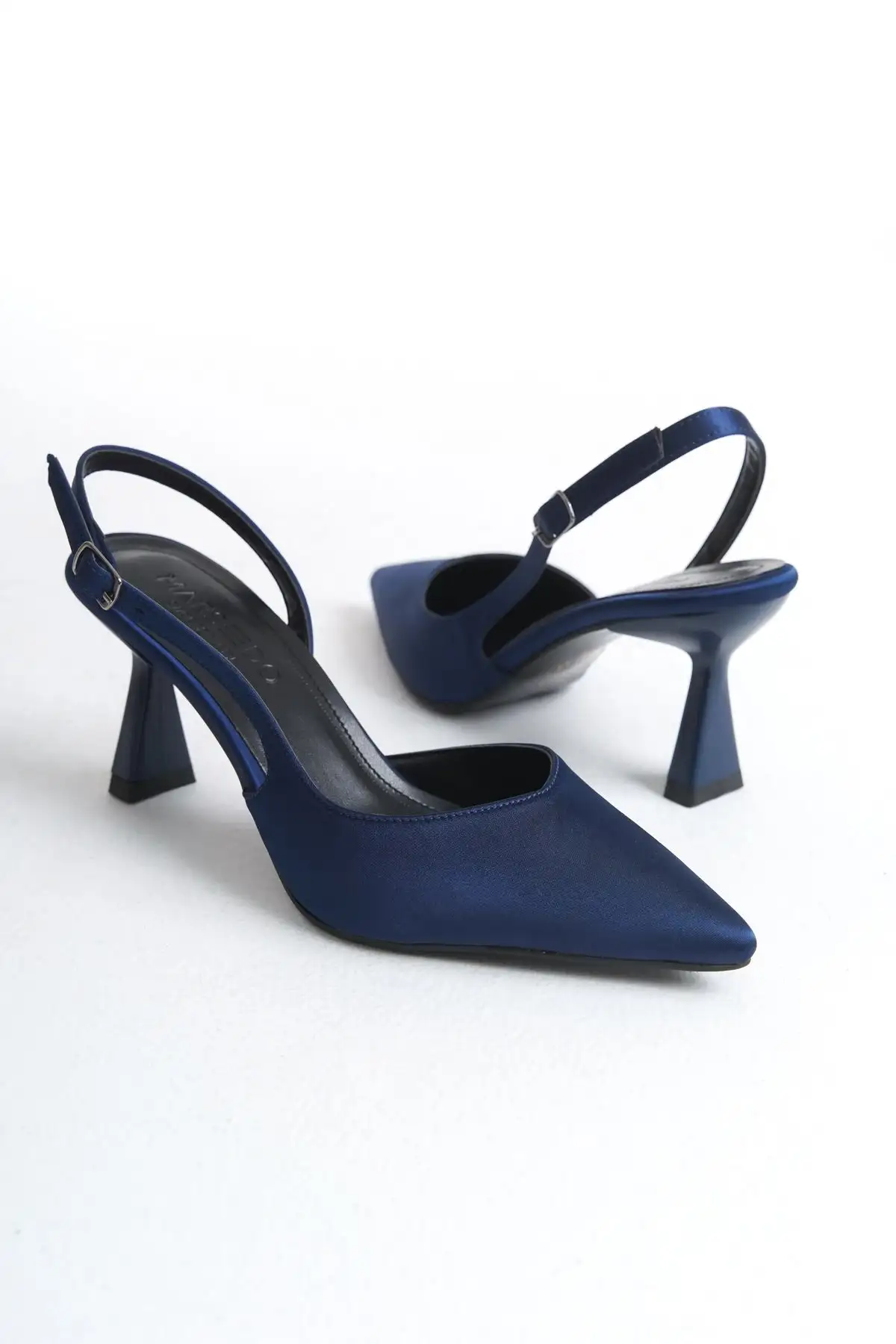 کفش پاشنه‌ بلند زنانه پاشنه سیه‌نا با نوک تیز و پشتی باز به رنگ سرمه‌ای - 6307