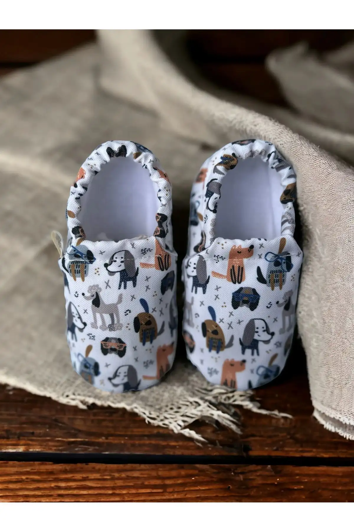 کفش نوزاد پسر 1.  زیرهدار
2. پاپوش کودکانه از پنبه ارگانیک
3. پاپوش با طرح سگ عینکی - 6557 کفش نوزاد پسر 1. زیرهدار 2. پاپوش کودکانه از پنبه ارگانیک 3. پاپوش با طرح سگ عینکی - 6557