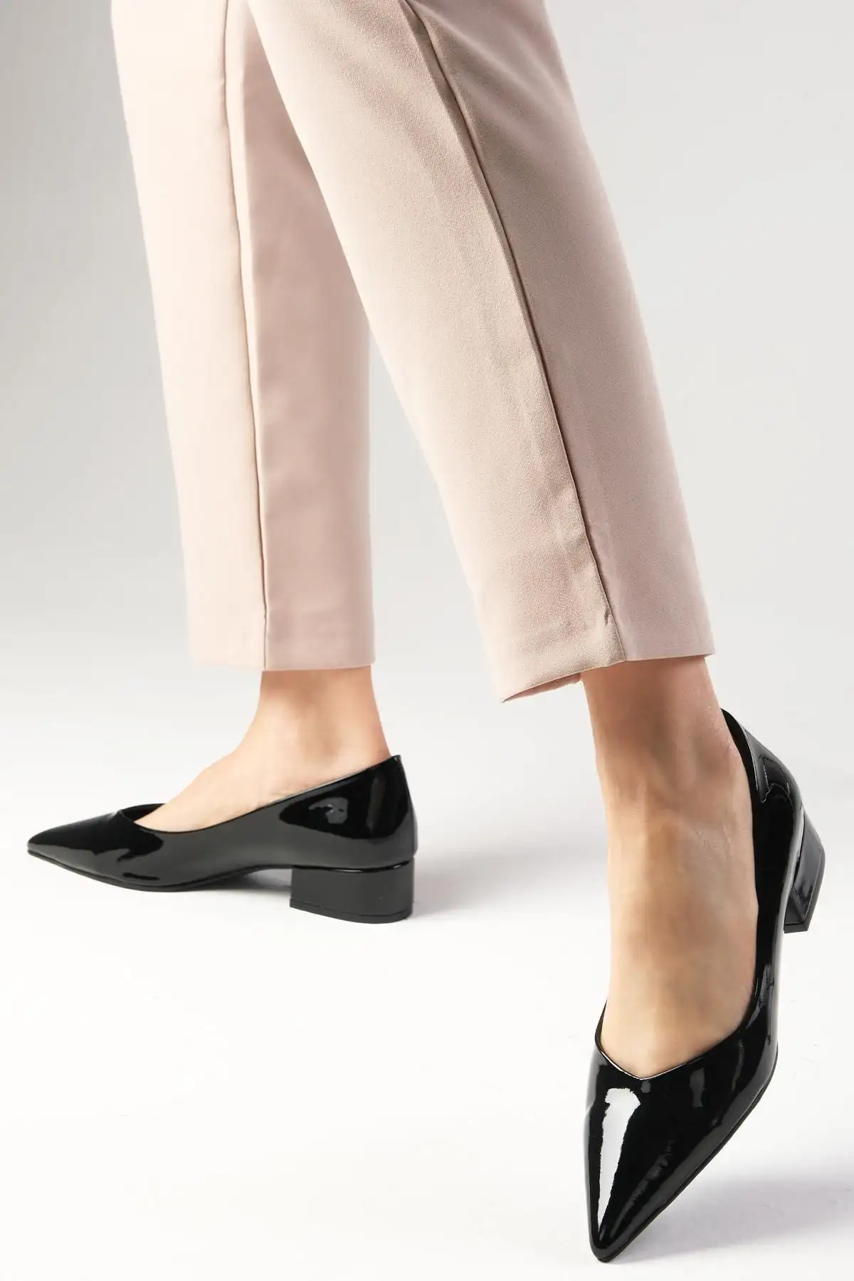 کفش اداری زنانه   ماری سیاه رنگ پاشنه کوتاه و براق - 6246 کفش اداری زنانه ماری سیاه رنگ پاشنه کوتاه و براق - 6246