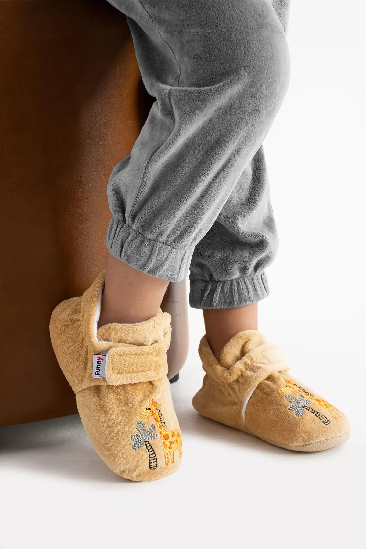 کفش نوزاد پسر پاندوف راحتی نرم با طراحی خاص و ارگونومیک، با زیرهی یهوشکی، بافت دار و ارگانیک - 6548 کفش نوزاد پسر پاندوف راحتی نرم با طراحی خاص و ارگونومیک، با زیرهی یهوشکی، بافت دار و ارگانیک - 6548