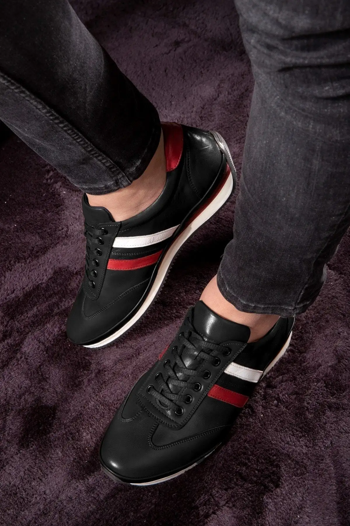 کفش سایز بزرگ مردانه محصولات به شرح زیر به فارسی ترجمه می‌شوند: - روزمره چرم طبیعی دینامیک - کژوال - 100% چرم - چهار فصل - 5654