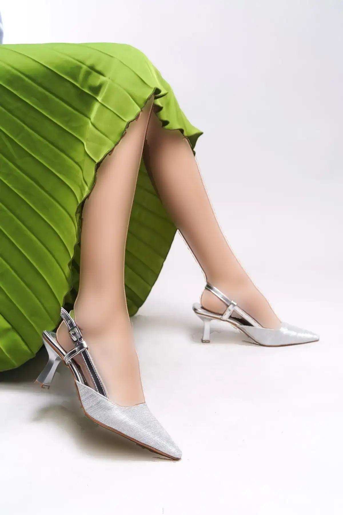 کفش پاشنه بلند زنانه    اوولنیل با نوک تیز و پشت باز مدل 001209 به رنگ نقرهای با بافت مخصوص - 6308 کفش پاشنه بلند زنانه اوولنیل با نوک تیز و پشت باز مدل 001209 به رنگ نقرهای با بافت مخصوص - 6308