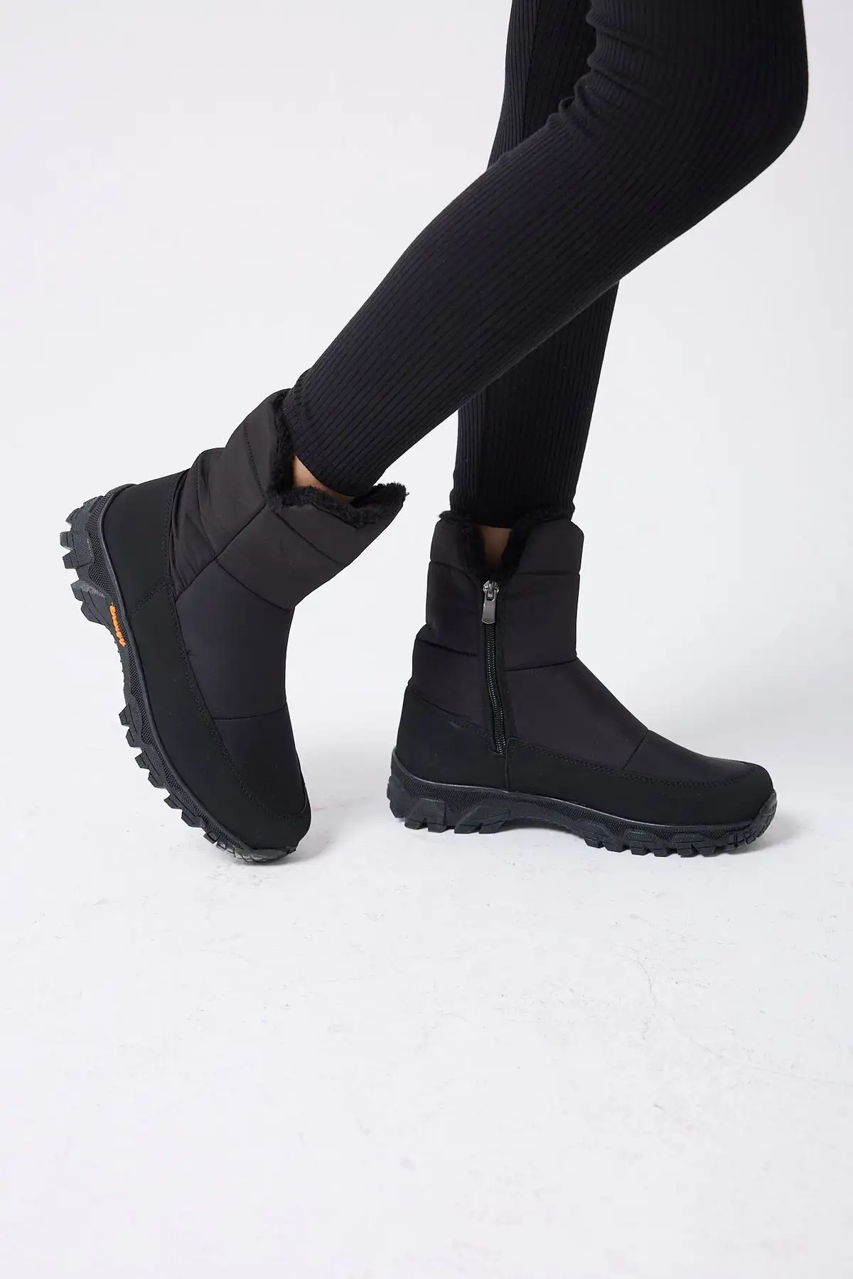 کفش مجلسی زنانه بوت  جدید مدل مشکی با زیپ، دارای کفی ارتوپدیک، ضد لغزش و ضد آب با راحتی انعطافپذیر. - 5680 کفش مجلسی زنانه بوت جدید مدل مشکی با زیپ، دارای کفی ارتوپدیک، ضد لغزش و ضد آب با راحتی انعطافپذیر. - 5680