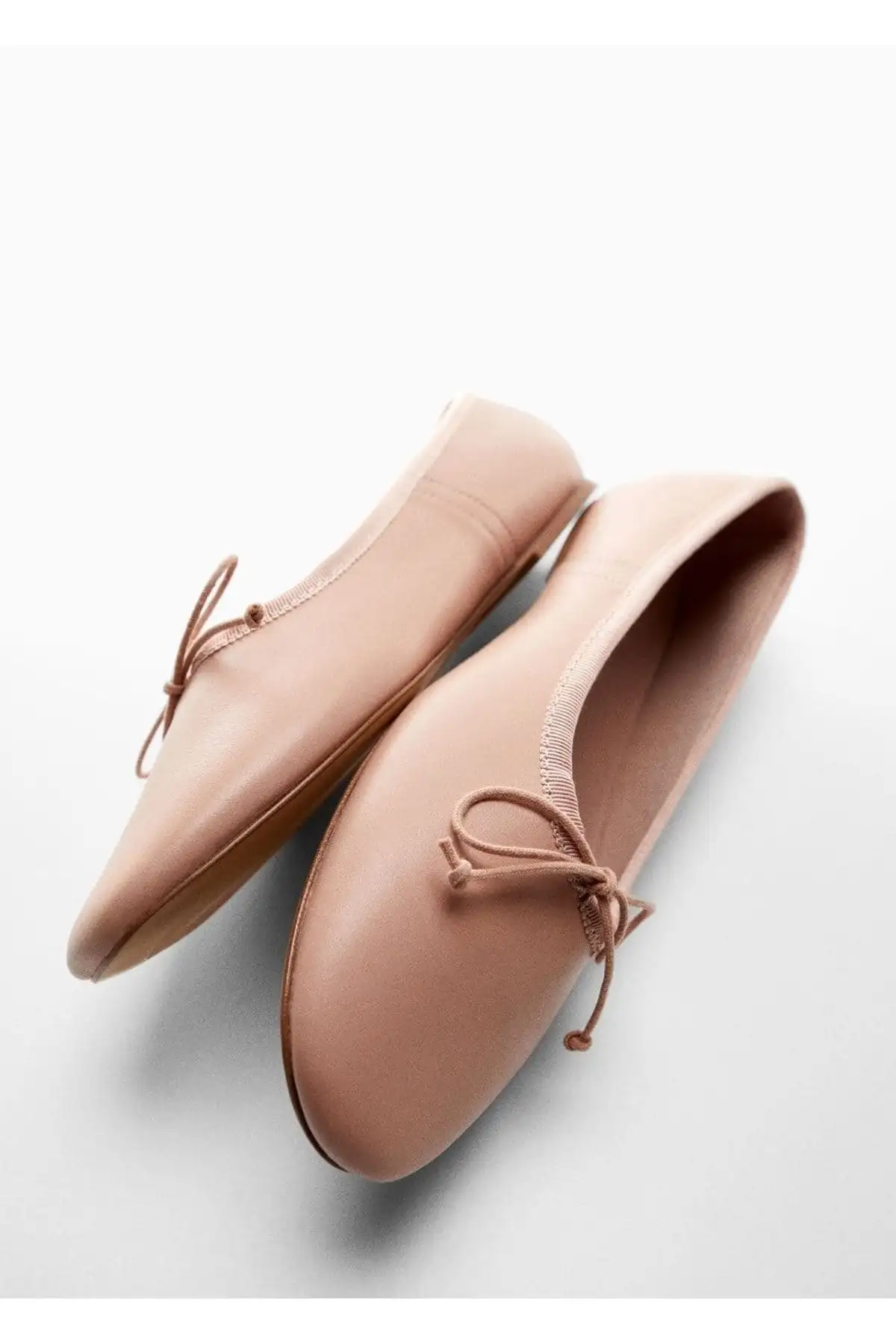 کفش تخت زنانه بابت بامزه و جزئیات چرم براق - 5815 کفش تخت زنانه بابت بامزه و جزئیات چرم براق - 5815