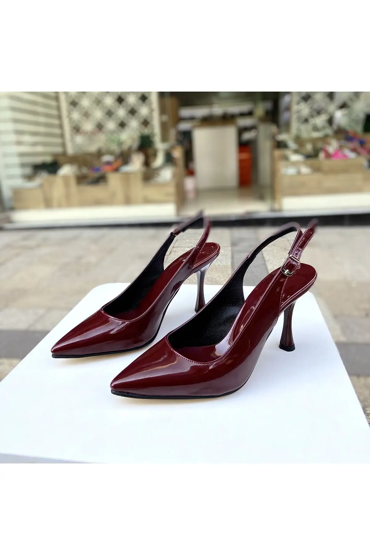 کفش پاشنه بلند زنانه  دار 9 سانتیمتری بوردویی روکشدار 0760 - 6325 کفش پاشنه بلند زنانه دار 9 سانتیمتری بوردویی روکشدار 0760 - 6325