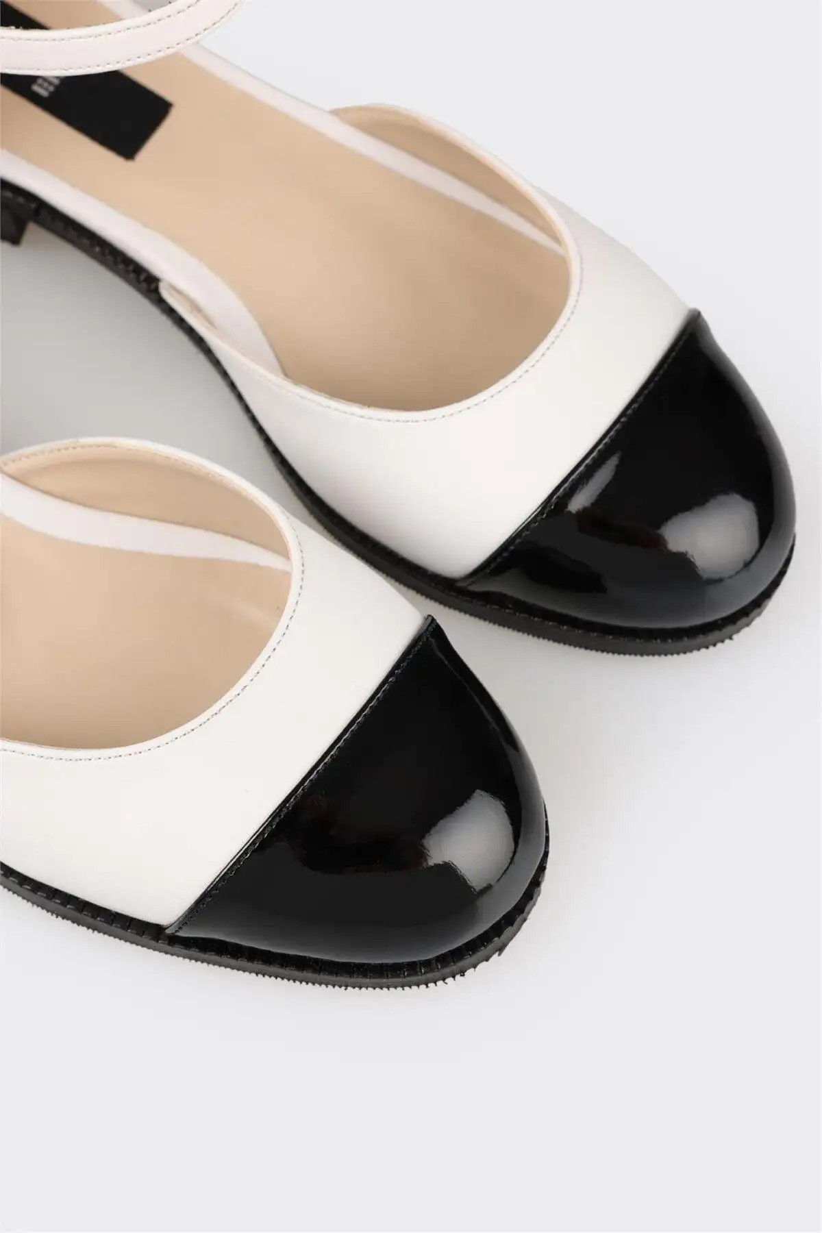 کفش مجلسی زنانه  روزمره  سفید - 5698 کفش مجلسی زنانه روزمره سفید - 5698