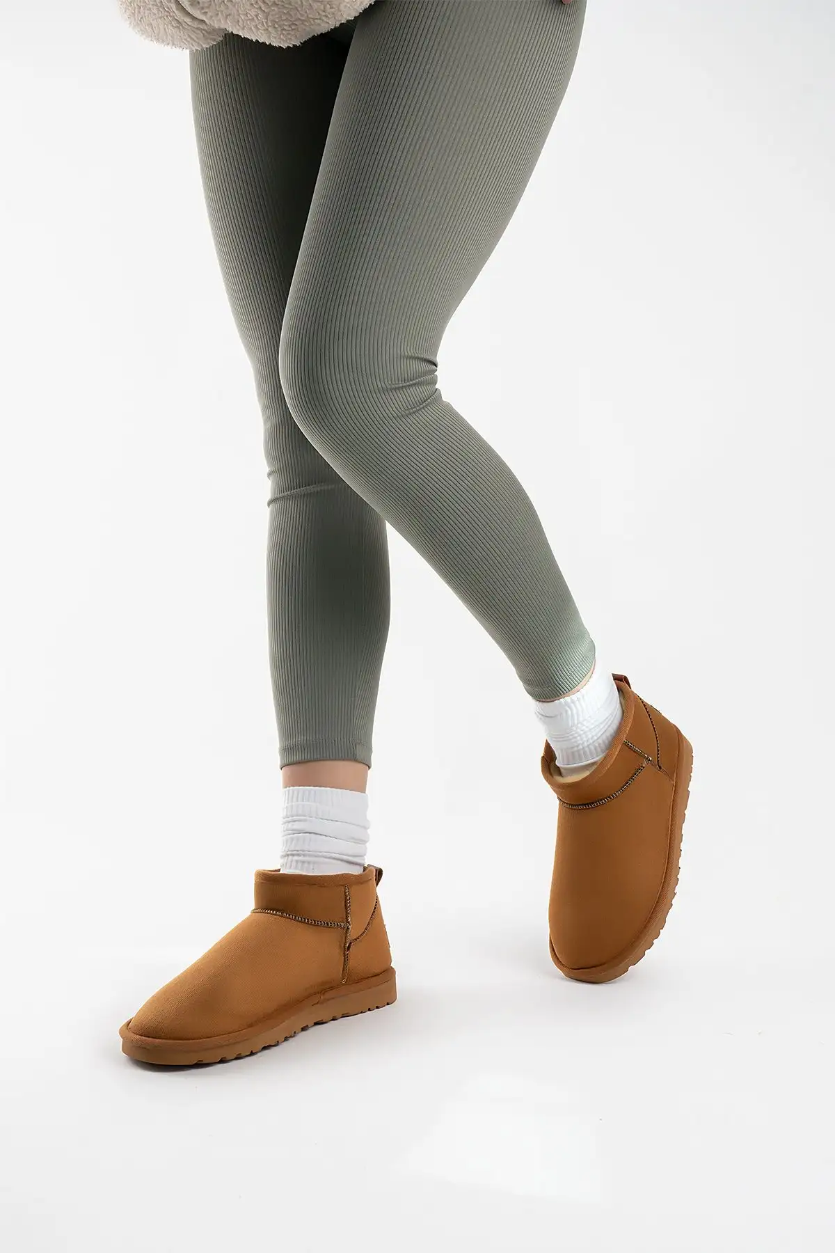 بوت و نیم بوت زنانه پتین کتاه زمستانی  مدل تابا، با طراحی فقالعاده مینی  داخل گرم  خزدار. - 6701 بوت و نیم بوت زنانه پتین کتاه زمستانی مدل تابا، با طراحی فقالعاده مینی داخل گرم خزدار. - 6701