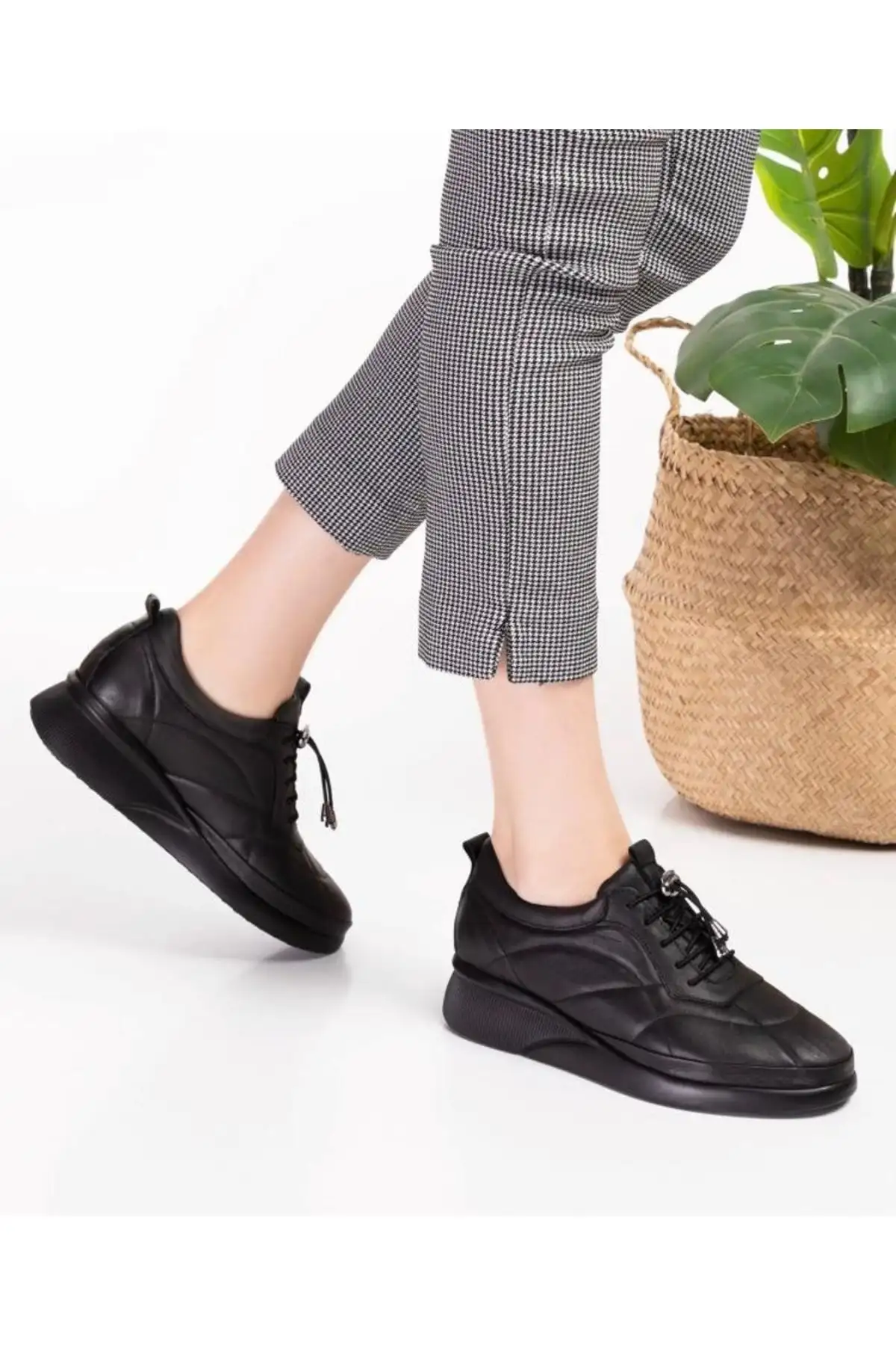 کفش ورزشی روزمره  زنانه چرم اورتوپدیک میرا مناسب برای پاشنههای سفت و برآمدگیهای استخوانی - 5544 کفش ورزشی روزمره زنانه چرم اورتوپدیک میرا مناسب برای پاشنههای سفت و برآمدگیهای استخوانی - 5544