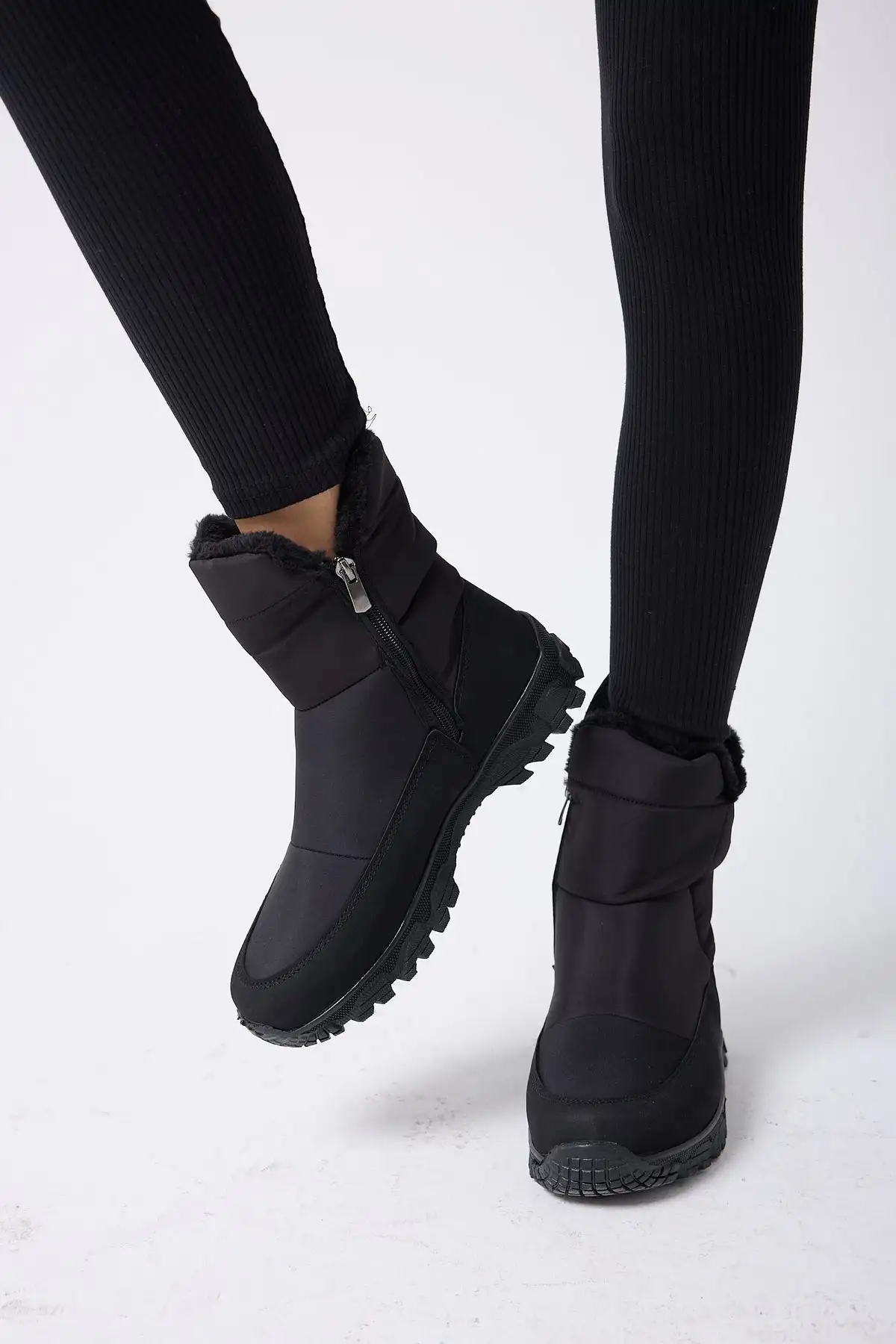 کفش مجلسی زنانه بوت  جدید مدل مشکی با زیپ، دارای کفی ارتوپدیک، ضد لغزش و ضد آب با راحتی انعطافپذیر. - 5680 کفش مجلسی زنانه بوت جدید مدل مشکی با زیپ، دارای کفی ارتوپدیک، ضد لغزش و ضد آب با راحتی انعطافپذیر. - 5680