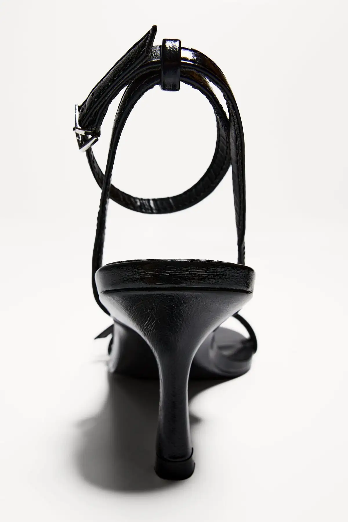 کفش صندل زنانه بنددار کفی پاشنهبلند مدل - 5975 کفش صندل زنانه بنددار کفی پاشنهبلند مدل - 5975