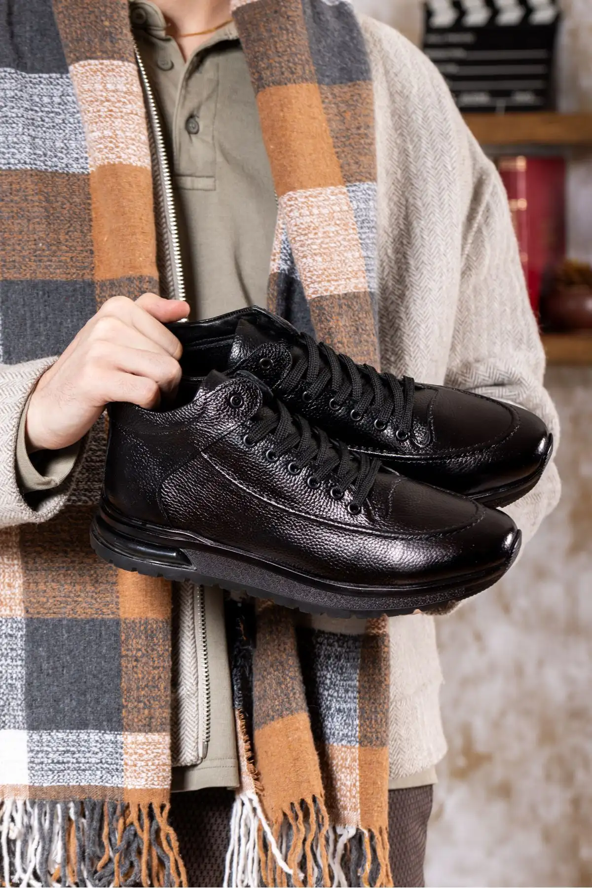 کفش روزمره مردانه   چرمی اصل،   - 7043 کفش روزمره مردانه چرمی اصل، - 7043